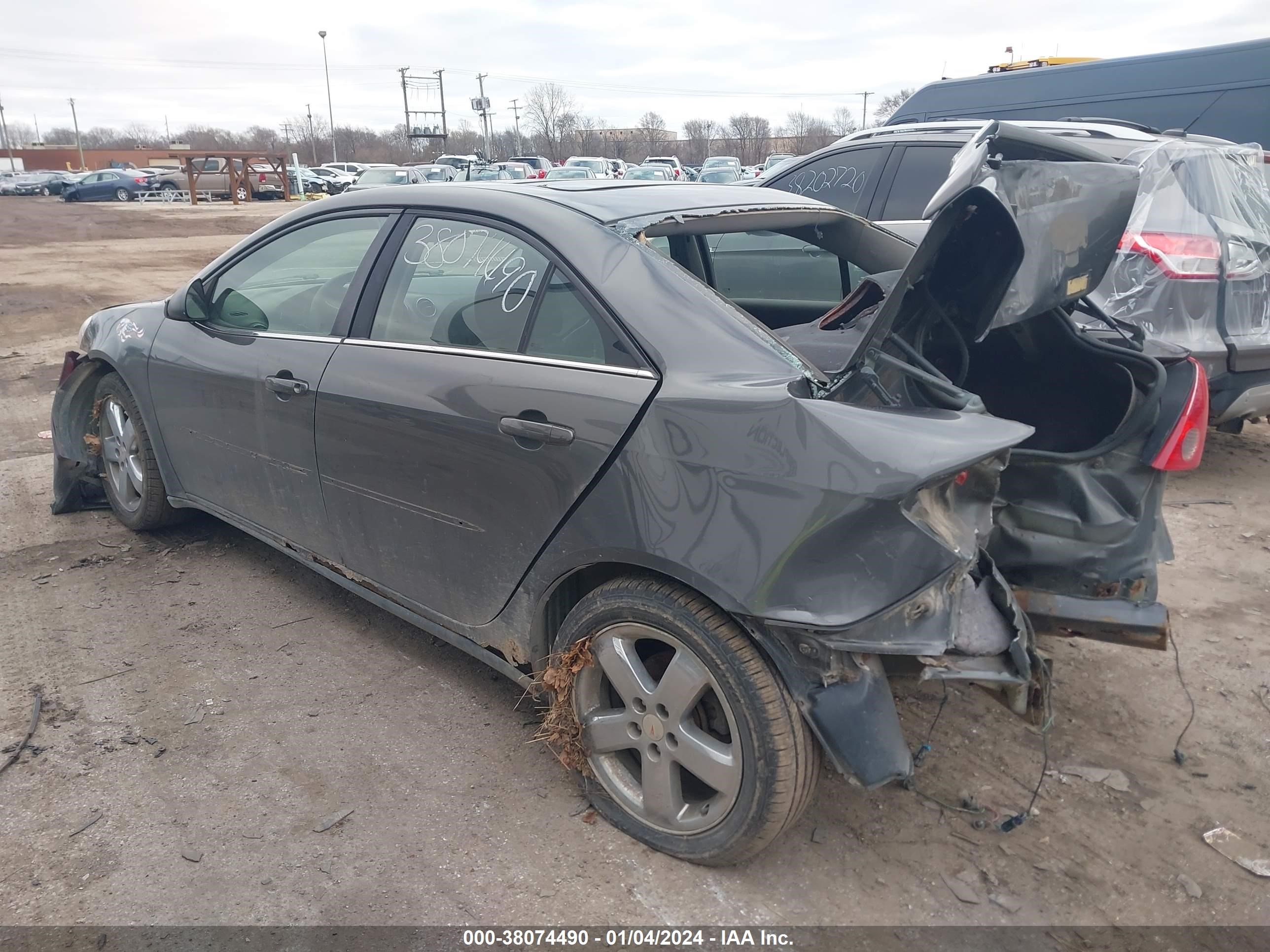 Photo 2 VIN: 1G2ZH528354173340 - PONTIAC G6 