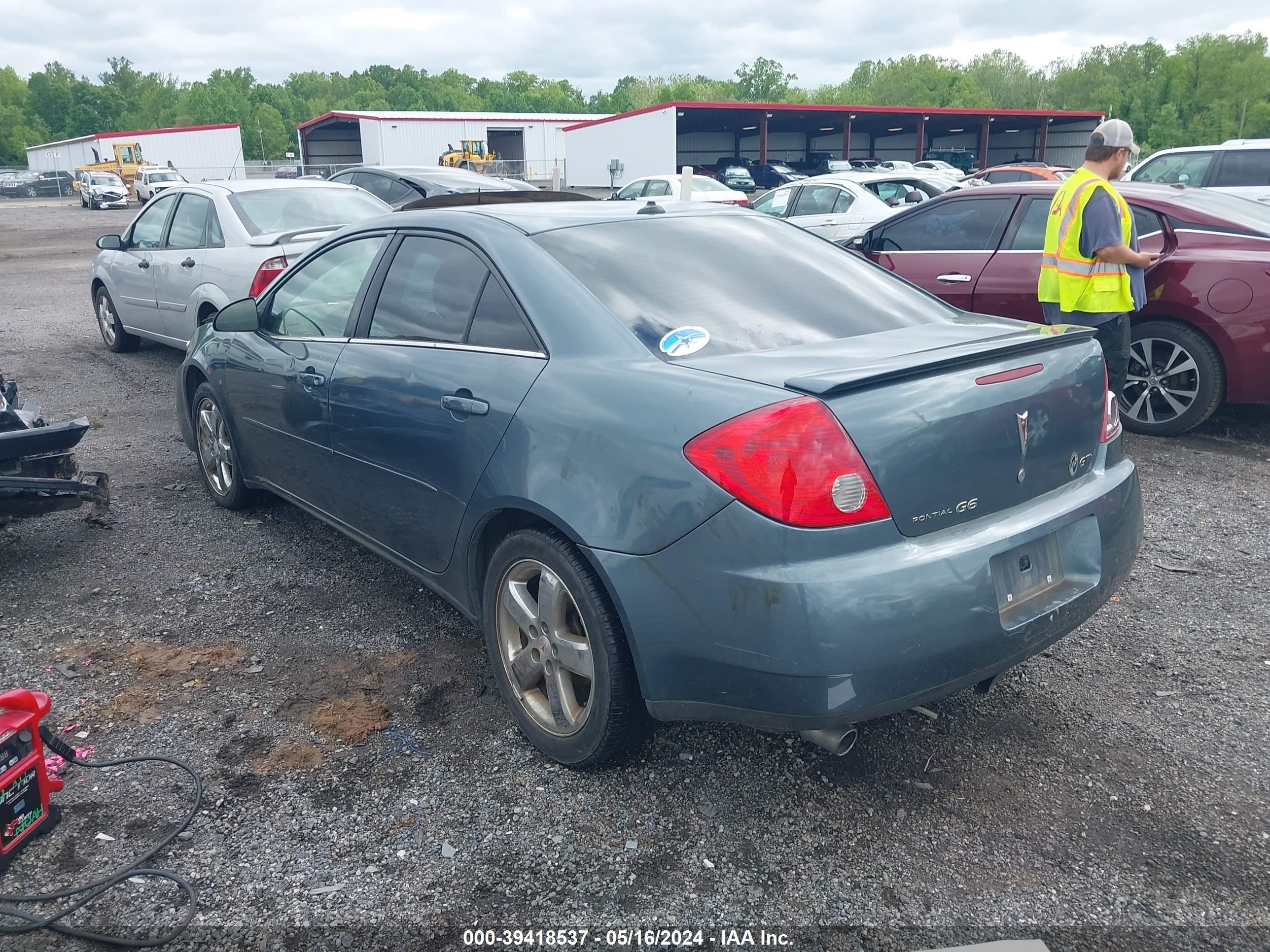 Photo 2 VIN: 1G2ZH548054118681 - PONTIAC G6 