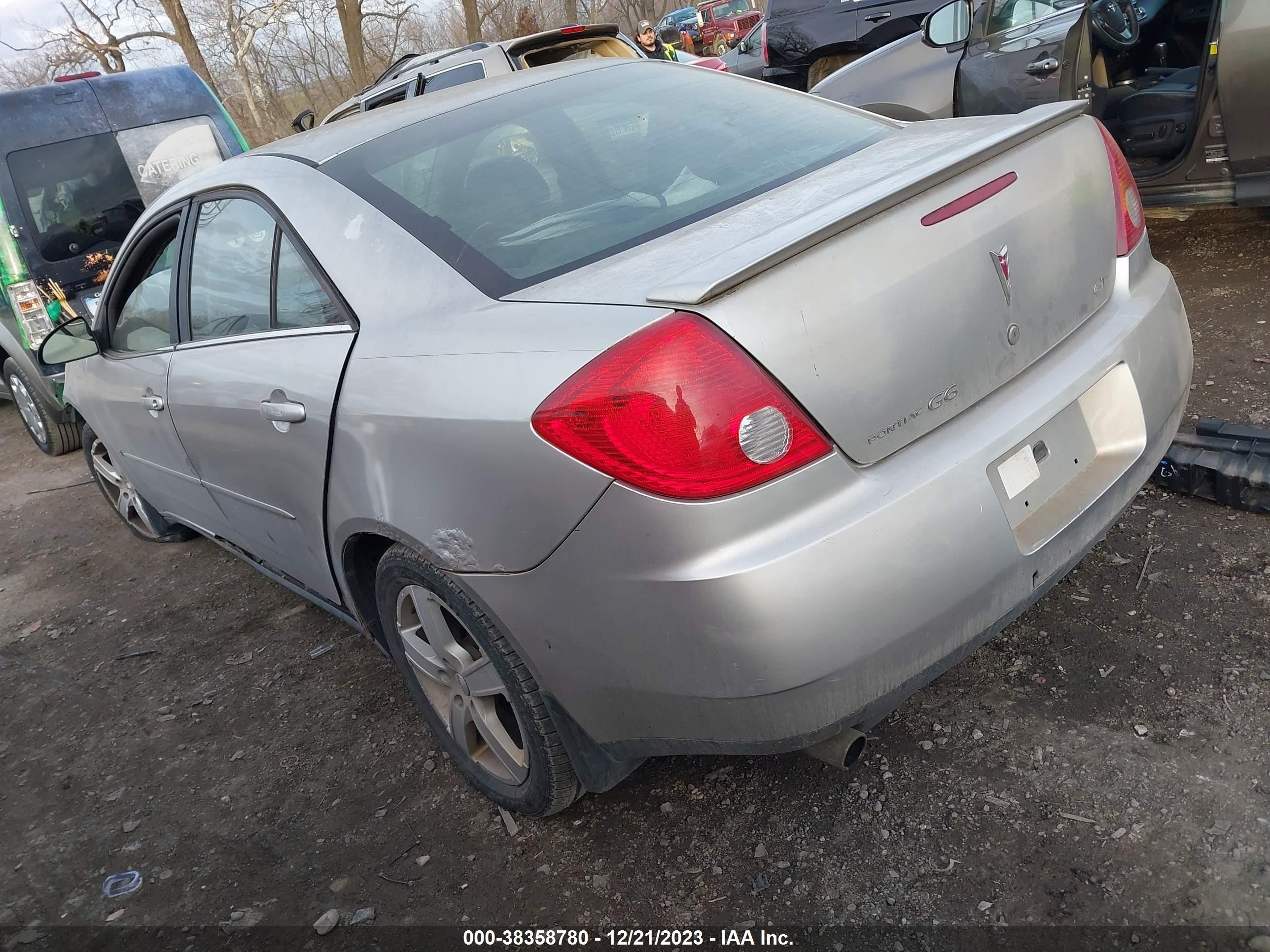 Photo 2 VIN: 1G2ZH558864110134 - PONTIAC G6 