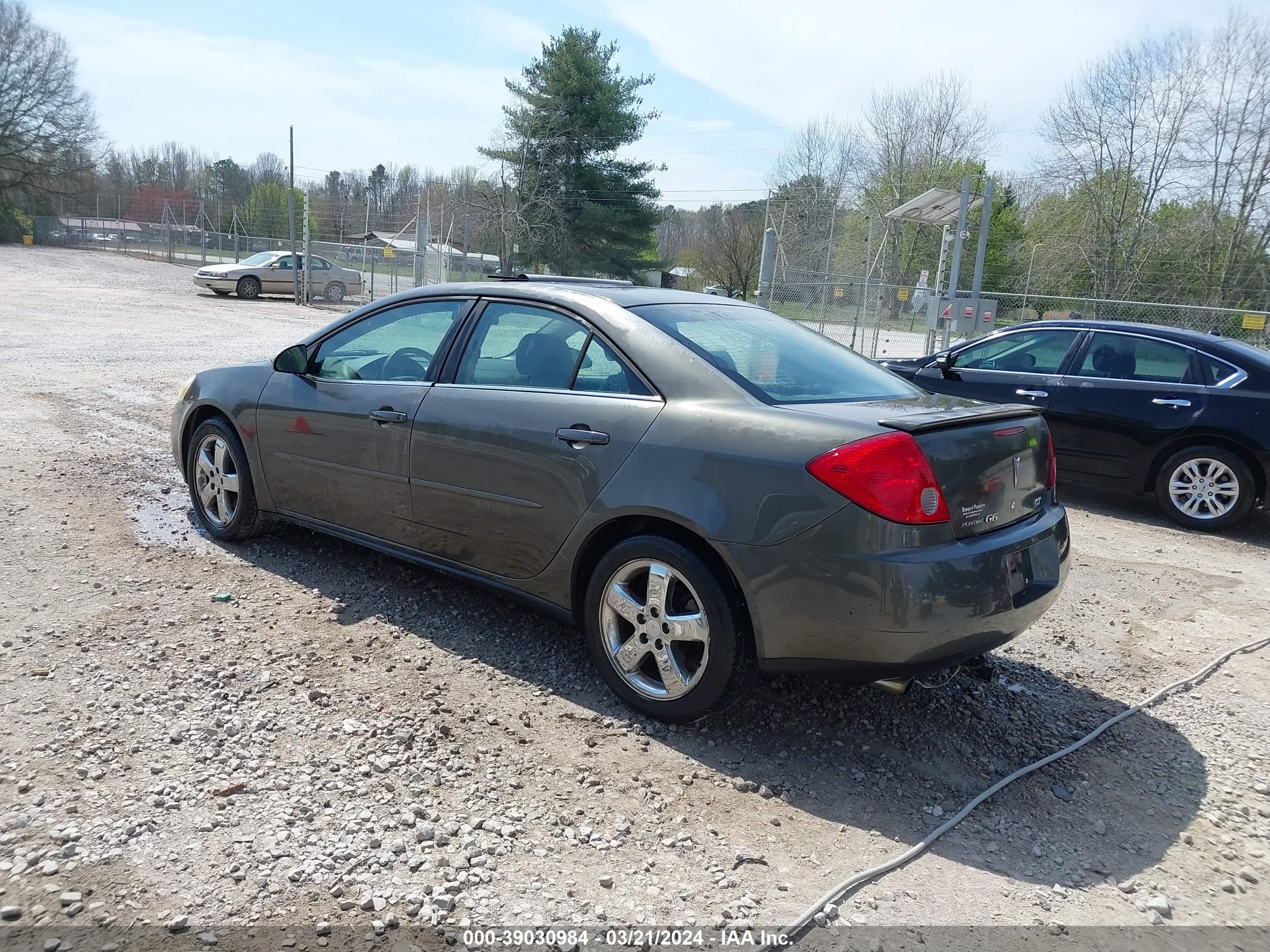 Photo 2 VIN: 1G2ZH558964186123 - PONTIAC G6 