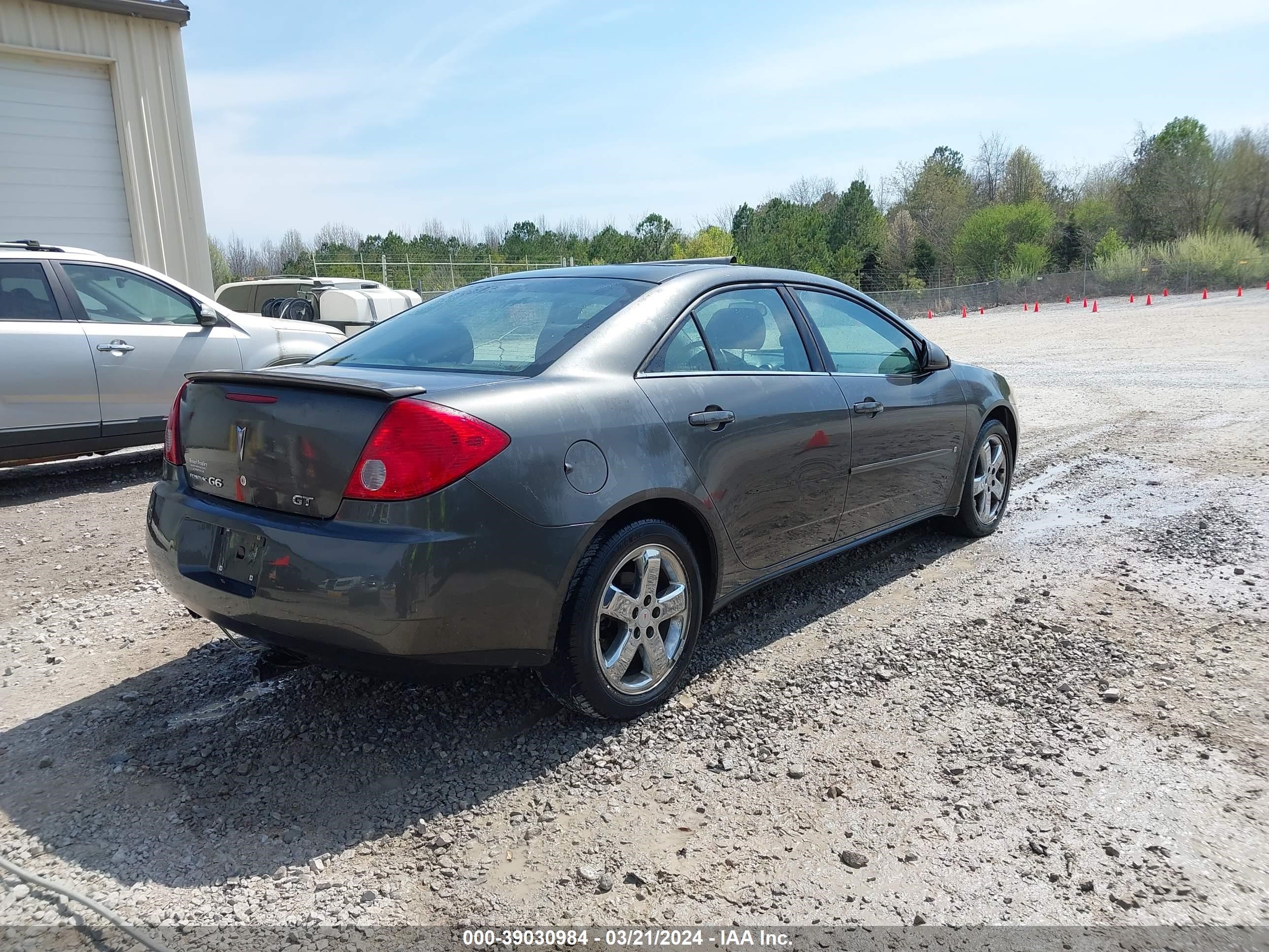 Photo 3 VIN: 1G2ZH558964186123 - PONTIAC G6 