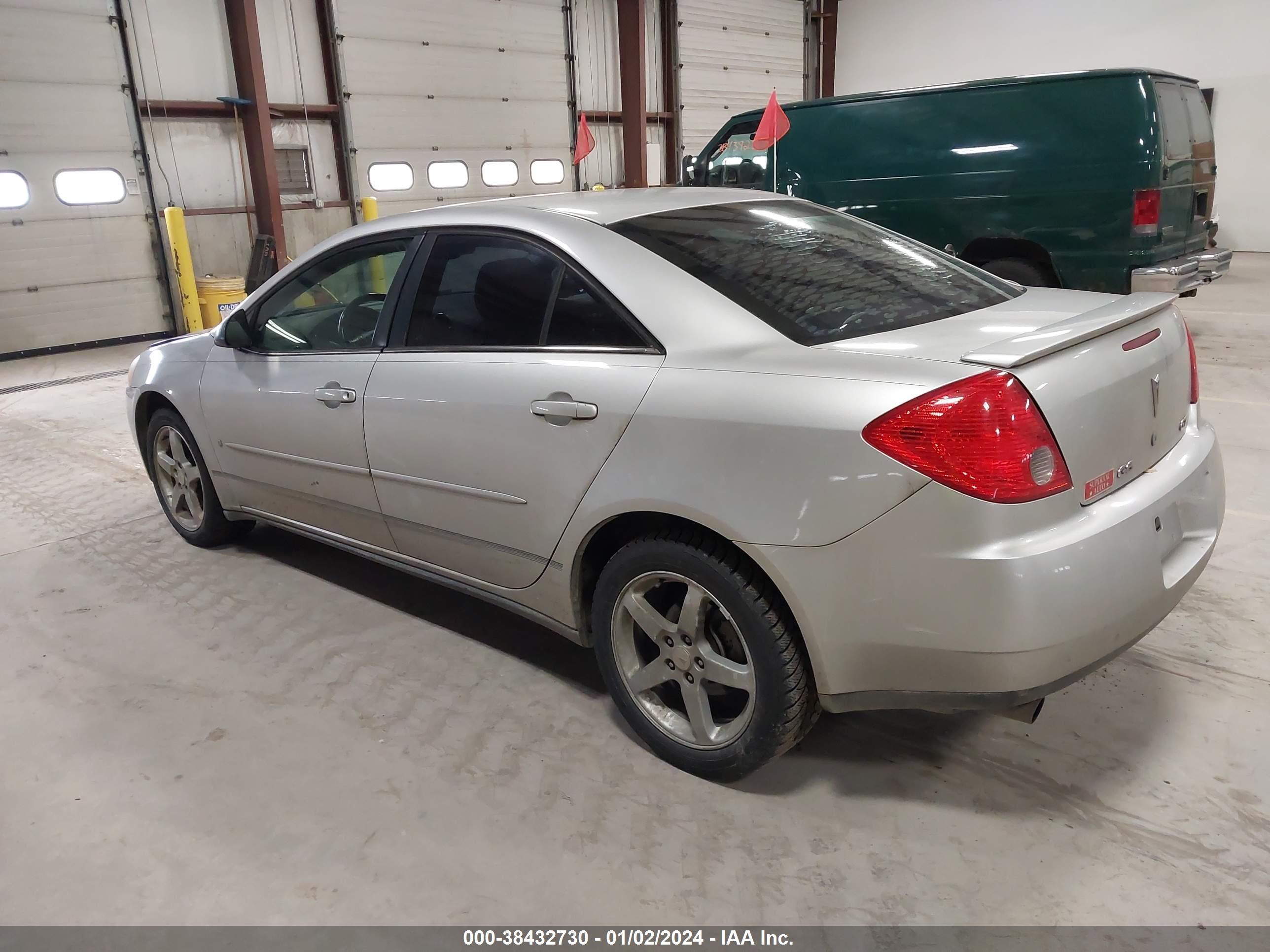 Photo 2 VIN: 1G2ZH57N094194067 - PONTIAC G6 