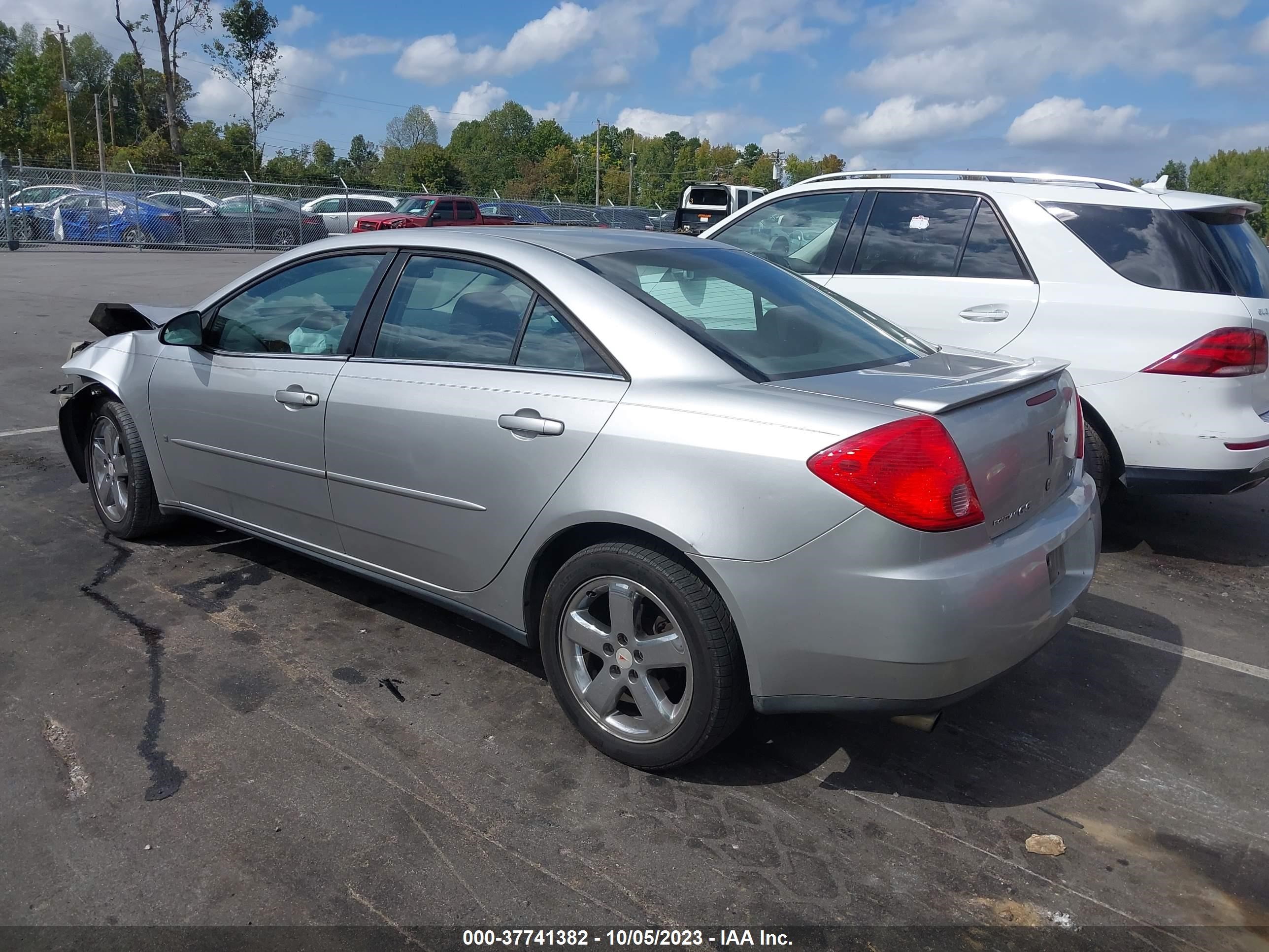 Photo 2 VIN: 1G2ZH57N284191699 - PONTIAC G6 