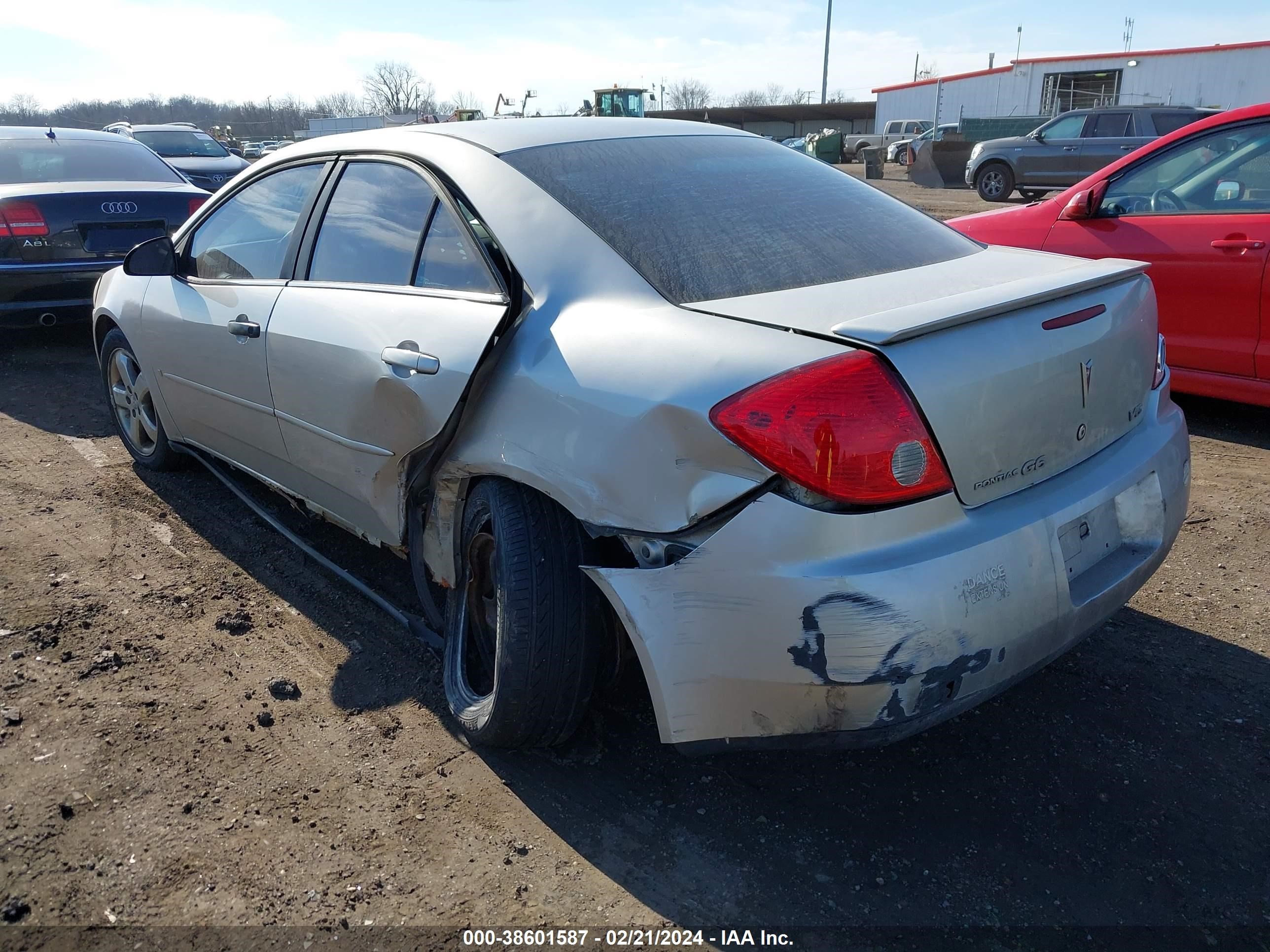 Photo 2 VIN: 1G2ZH58N174160084 - PONTIAC G6 