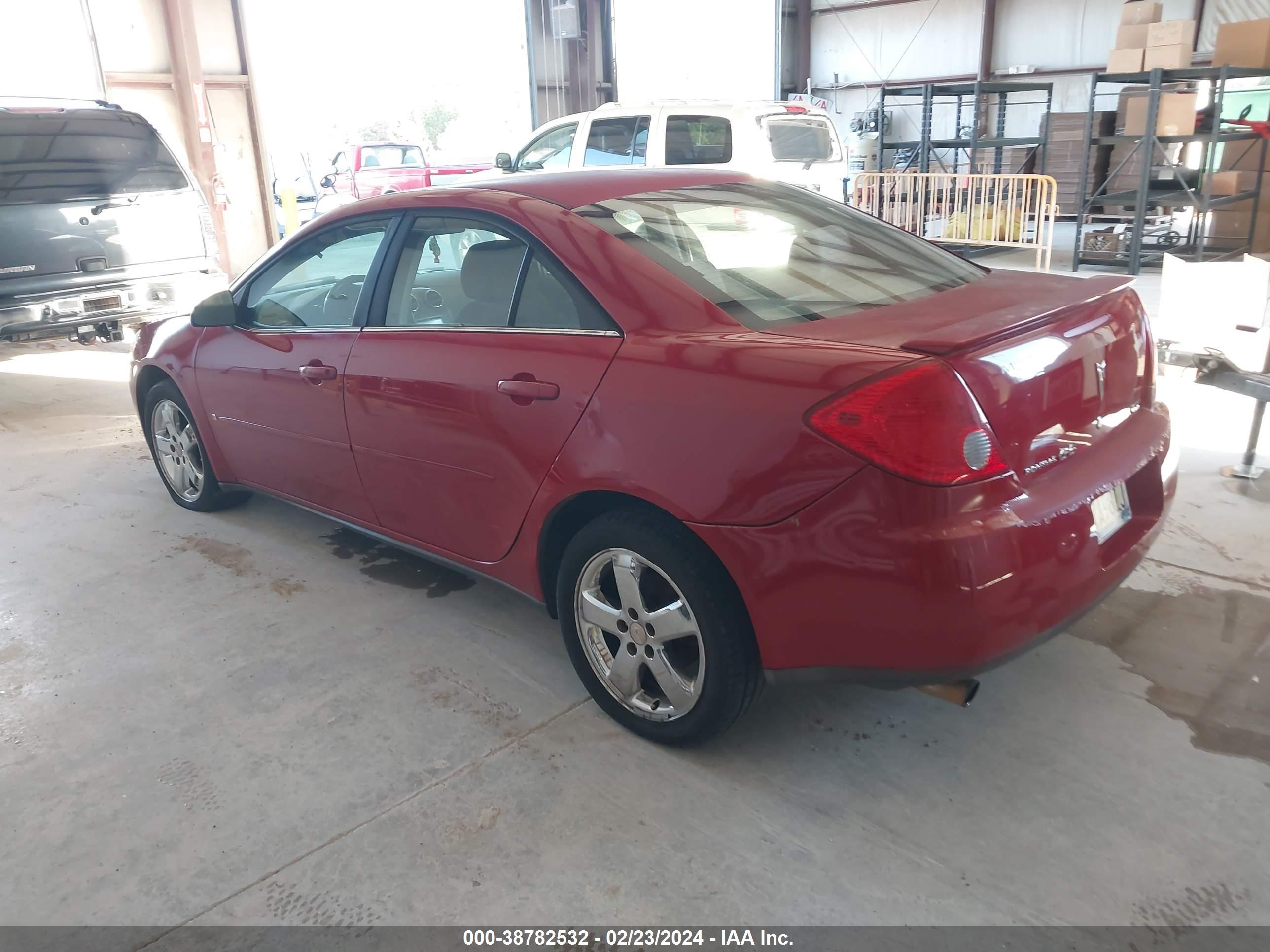 Photo 2 VIN: 1G2ZH58N274202438 - PONTIAC G6 