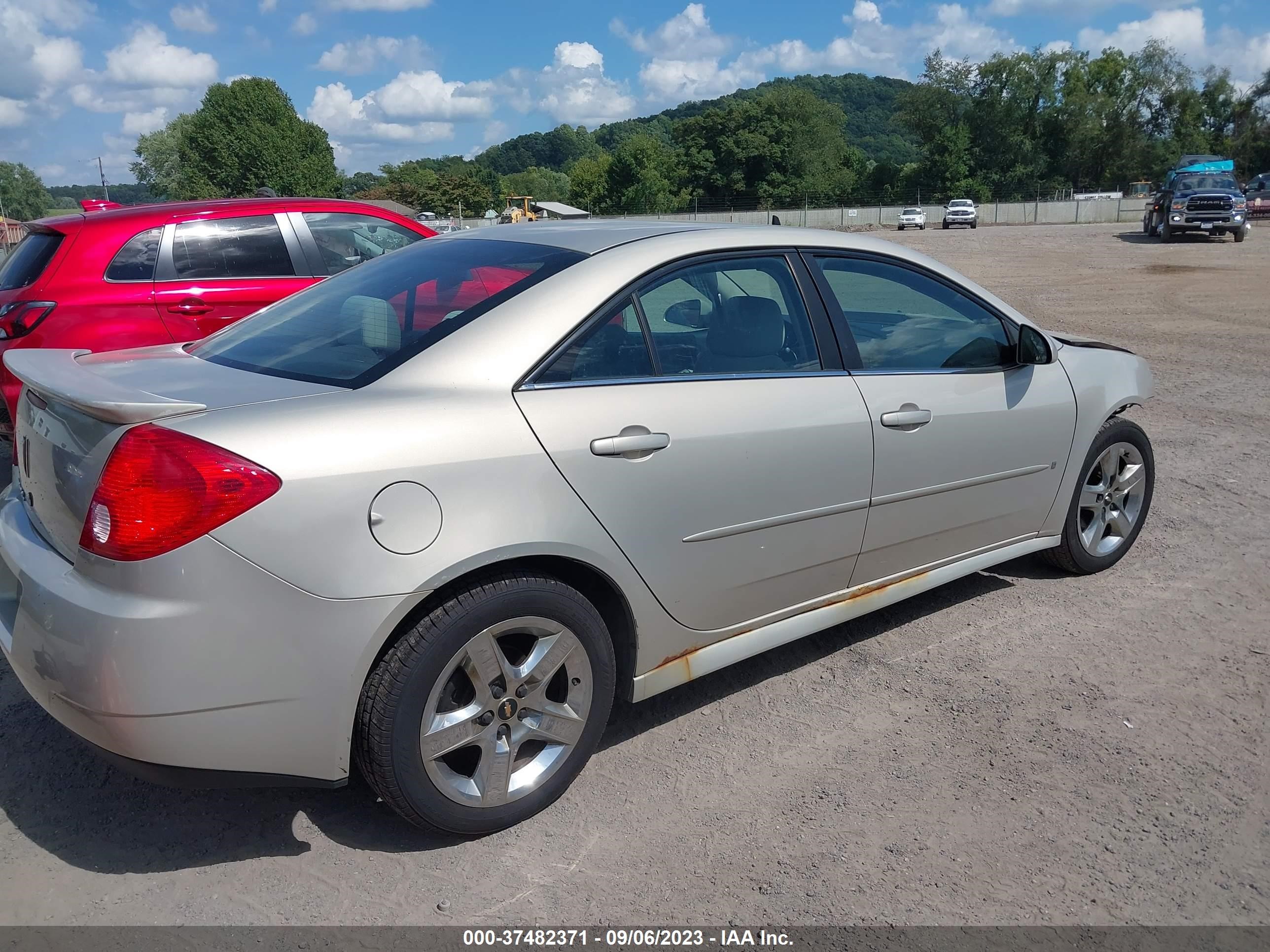 Photo 3 VIN: 1G2ZJ57B194247949 - PONTIAC G6 