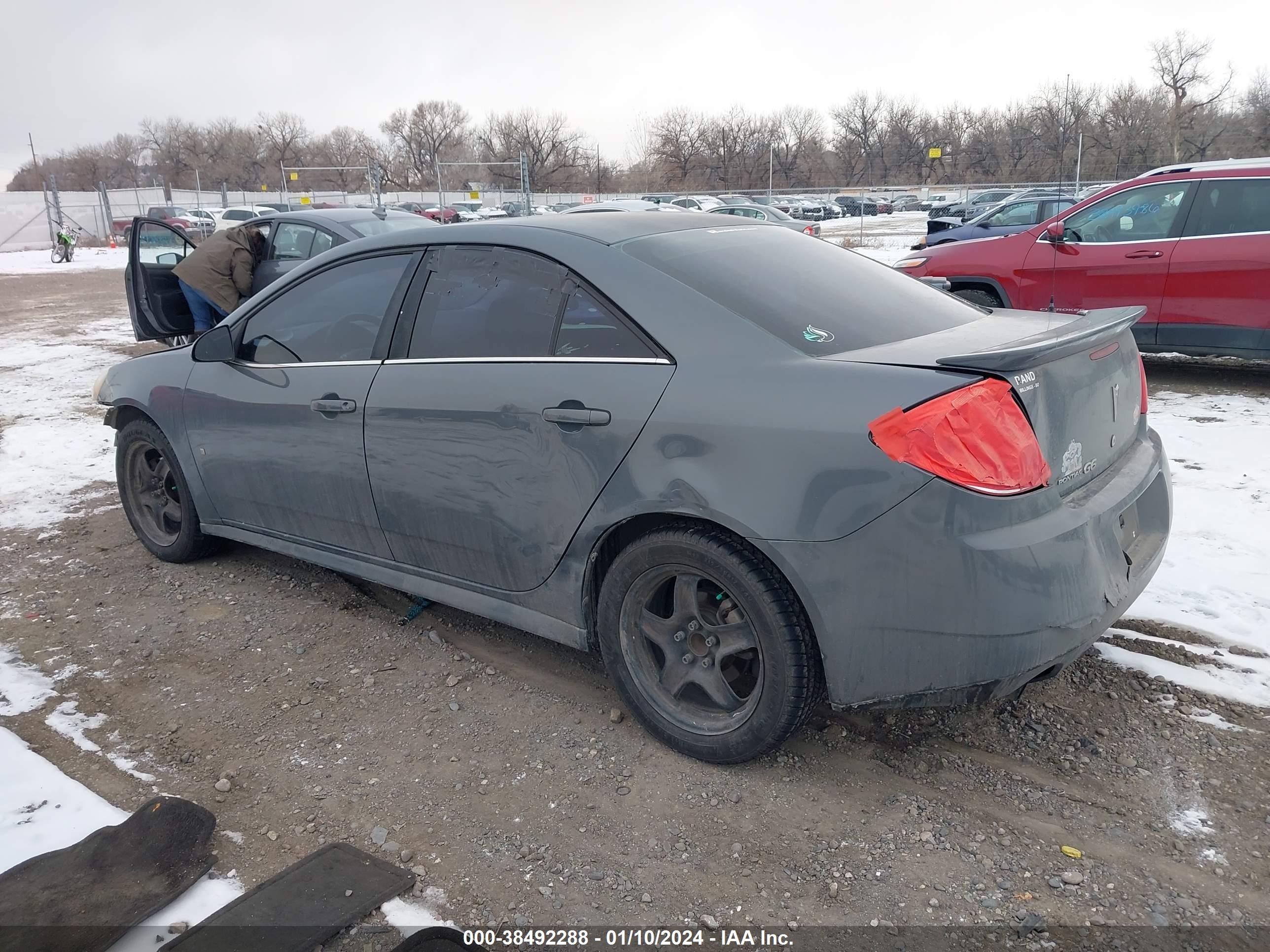 Photo 2 VIN: 1G2ZJ57B294227645 - PONTIAC G6 