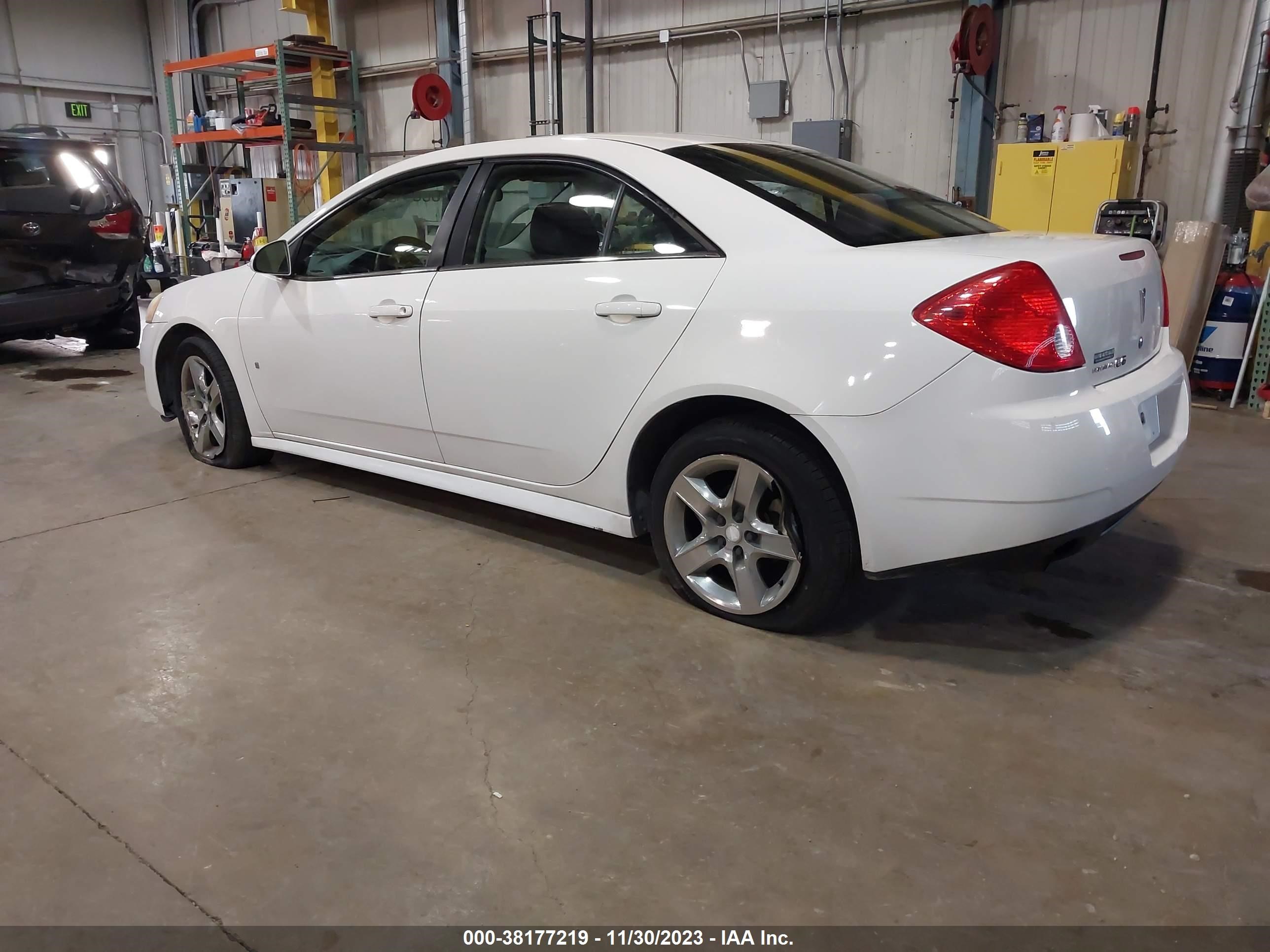 Photo 2 VIN: 1G2ZJ57B894259354 - PONTIAC G6 