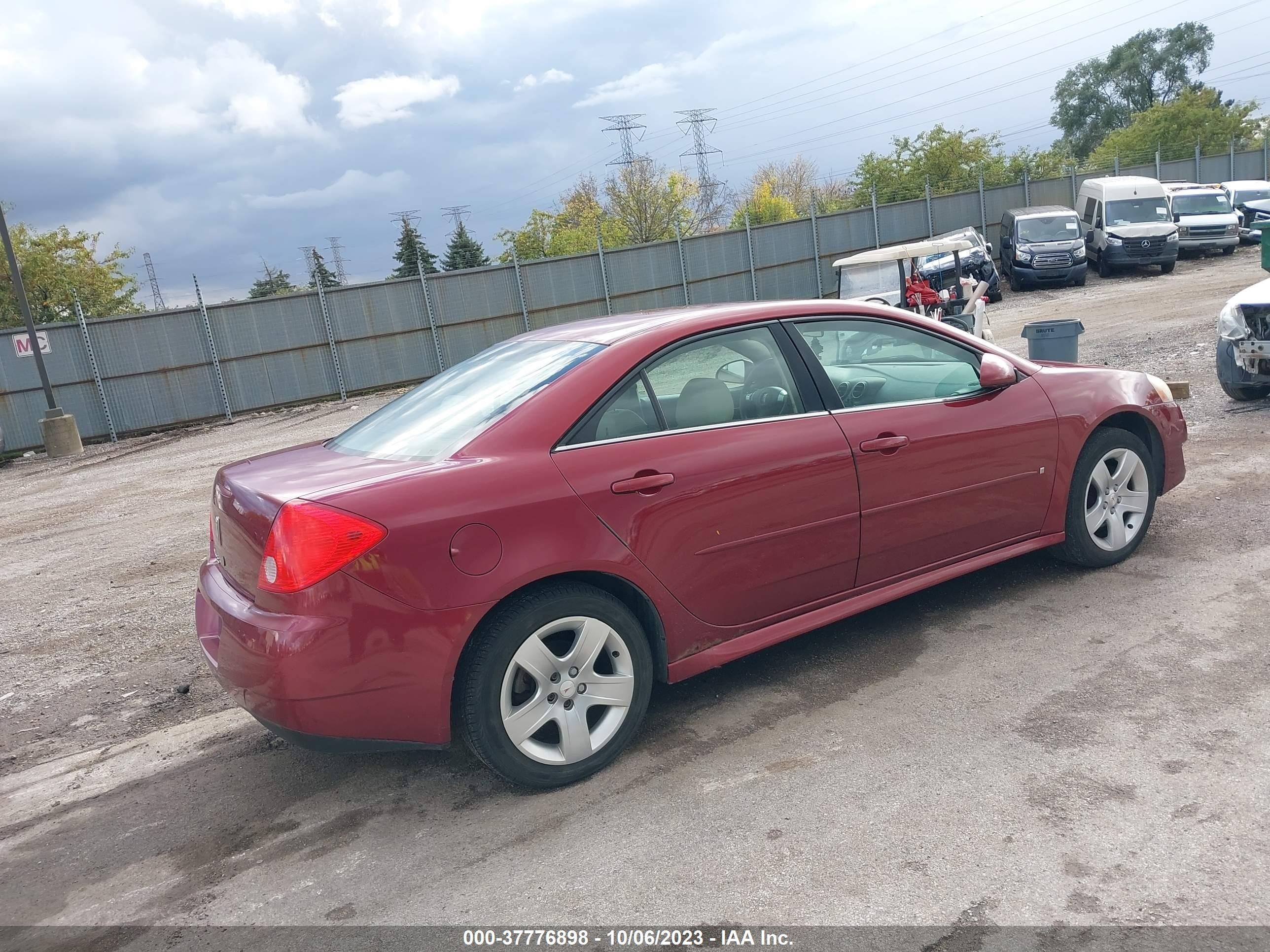 Photo 3 VIN: 1G2ZJ57BX94263681 - PONTIAC G6 