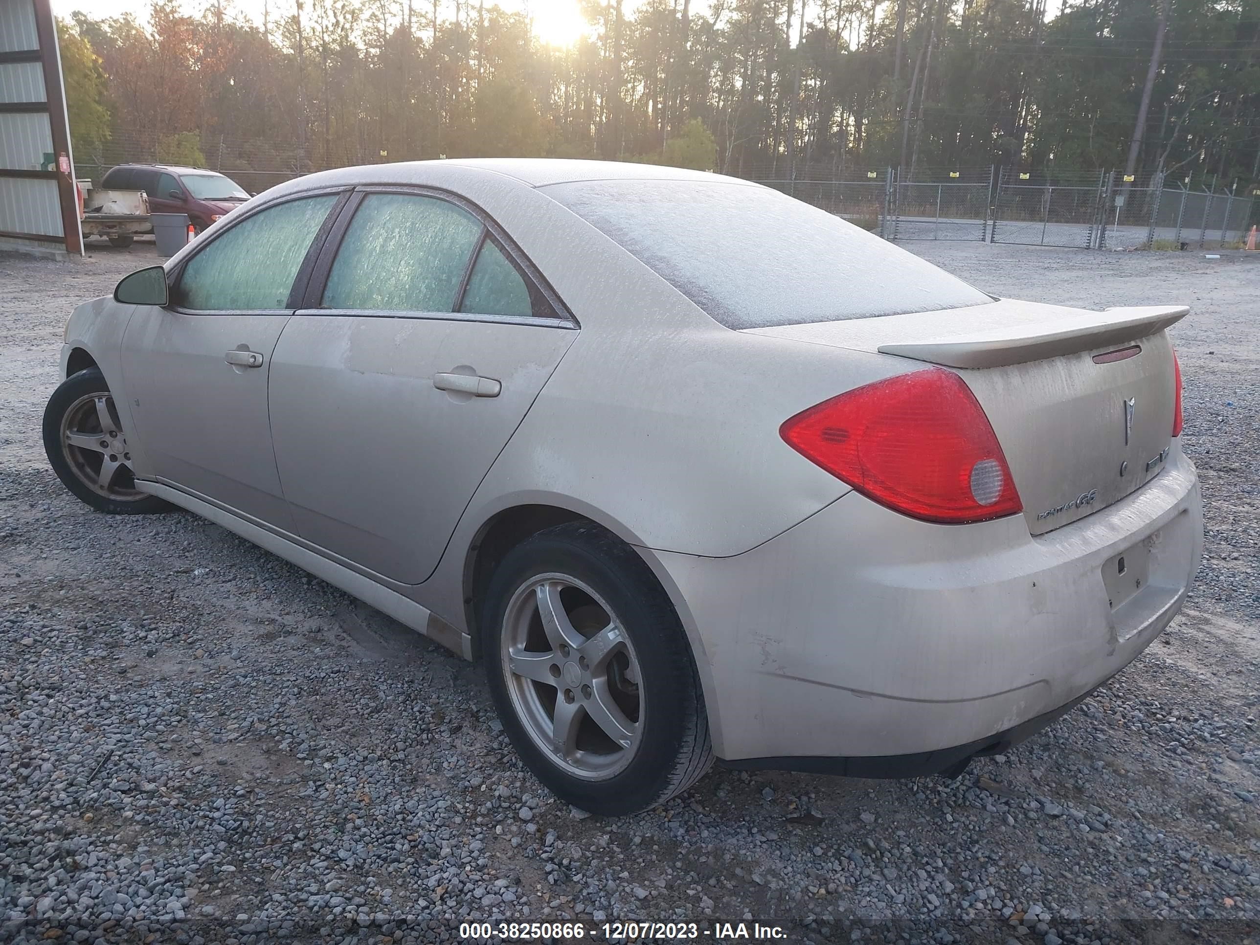 Photo 2 VIN: 1G2ZJ57K994257998 - PONTIAC G6 