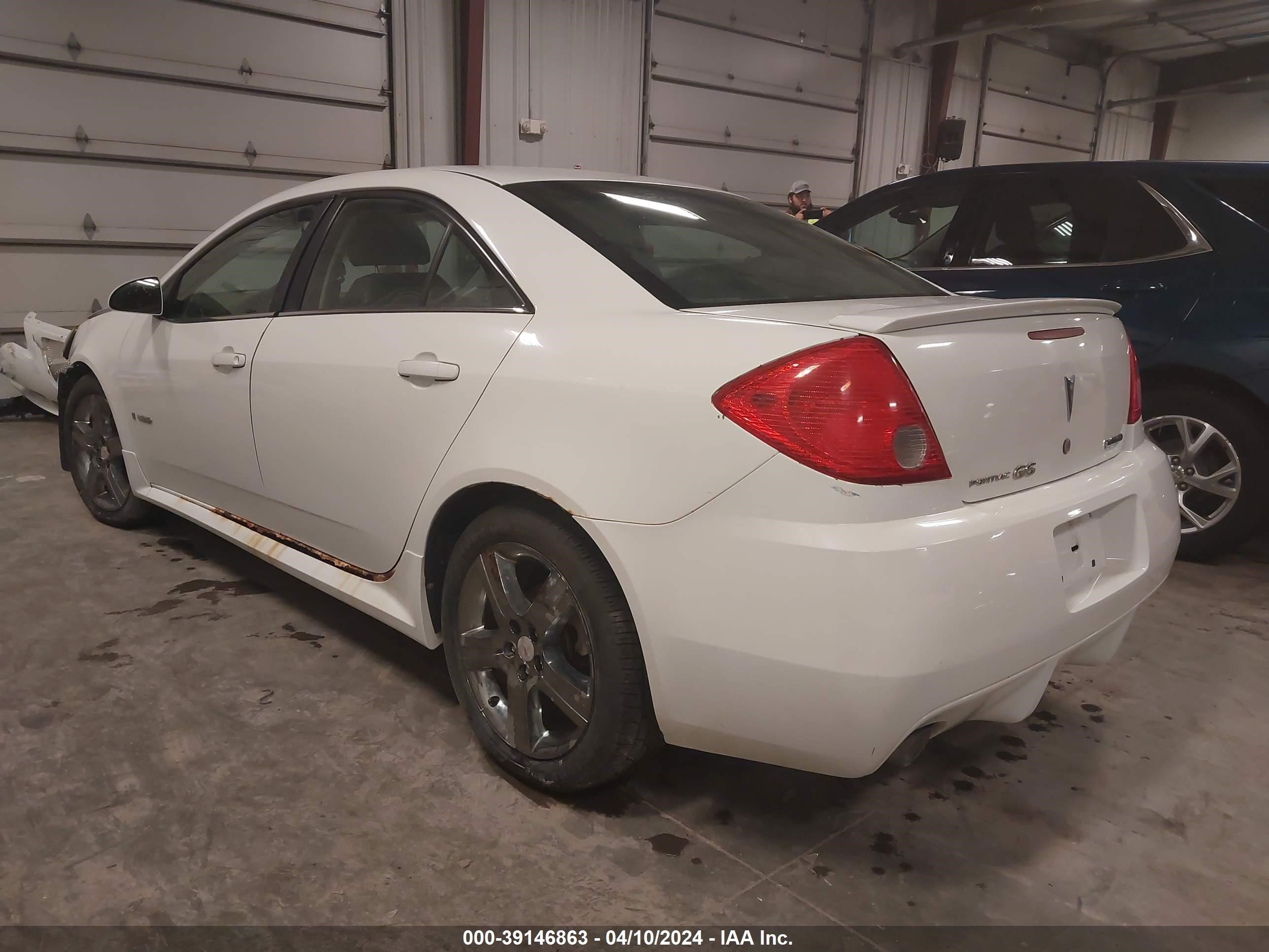 Photo 2 VIN: 1G2ZM577294164338 - PONTIAC G6 