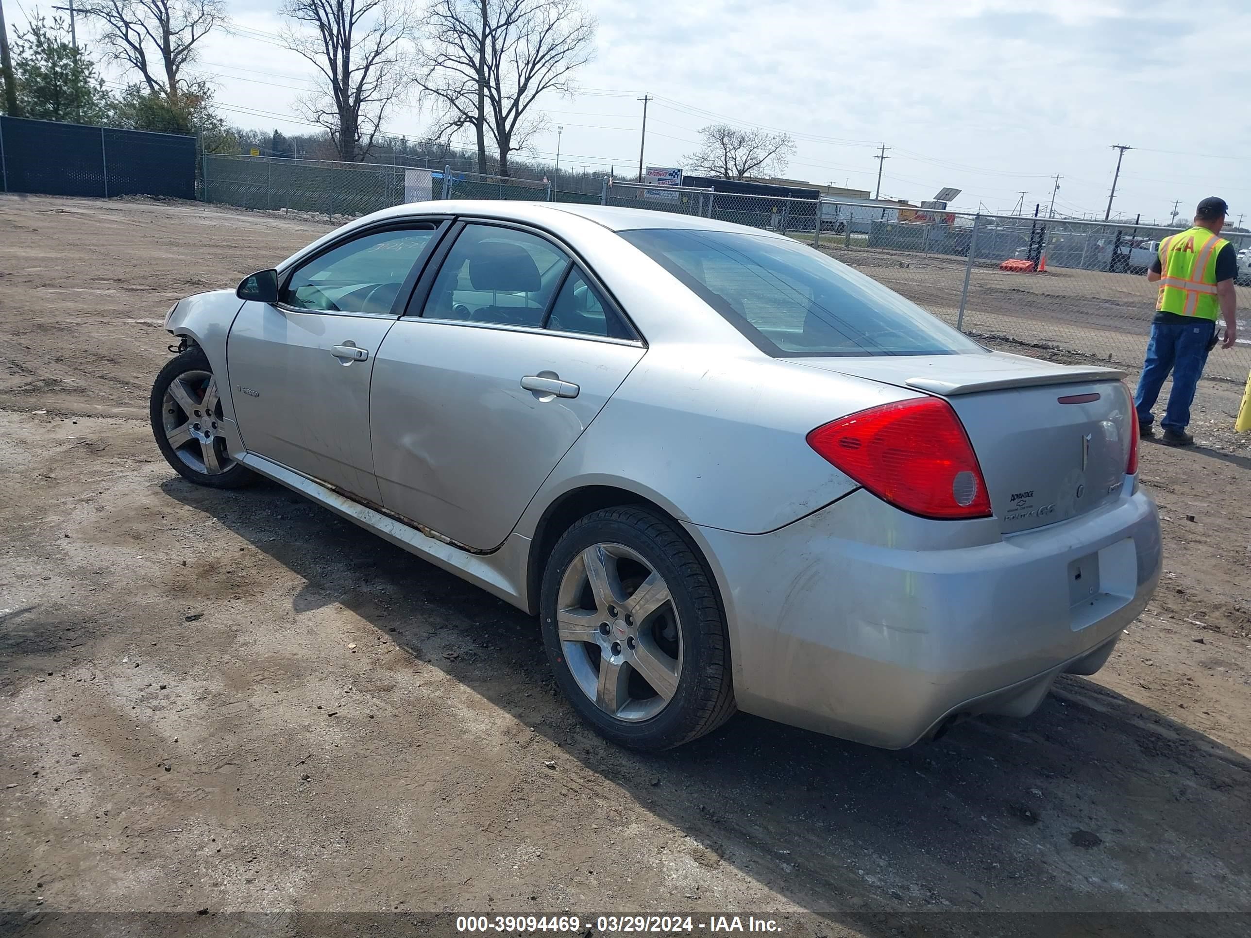 Photo 2 VIN: 1G2ZM577484209276 - PONTIAC G6 