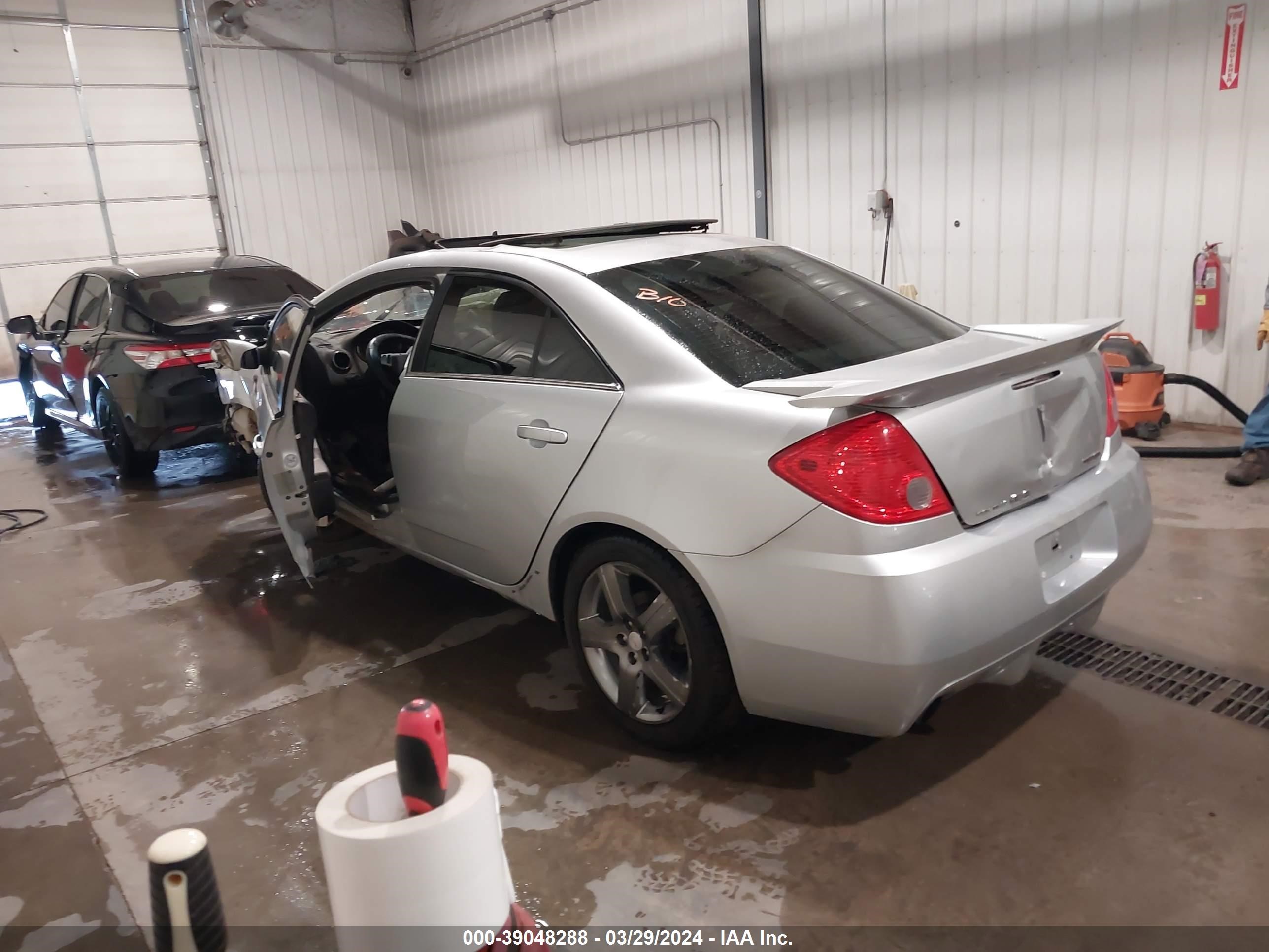 Photo 2 VIN: 1G2ZM577794141444 - PONTIAC G6 