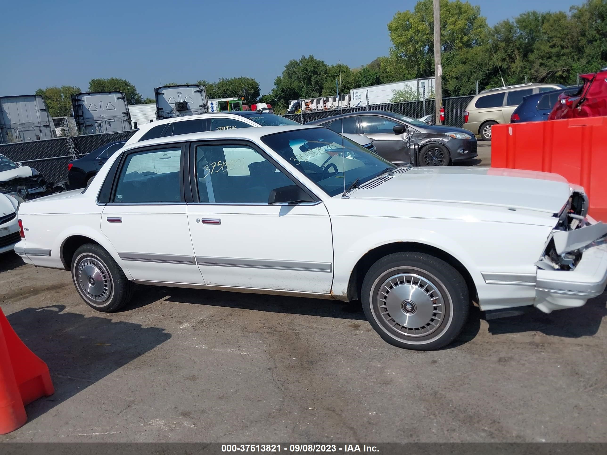 Photo 11 VIN: 1G4AG5545R6431125 - BUICK CENTURY 