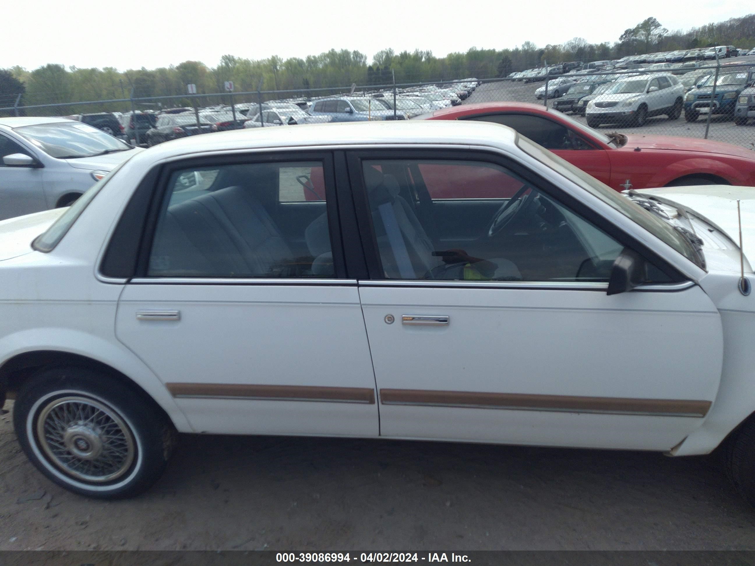 Photo 12 VIN: 1G4AG55M9S6446216 - BUICK CENTURY 