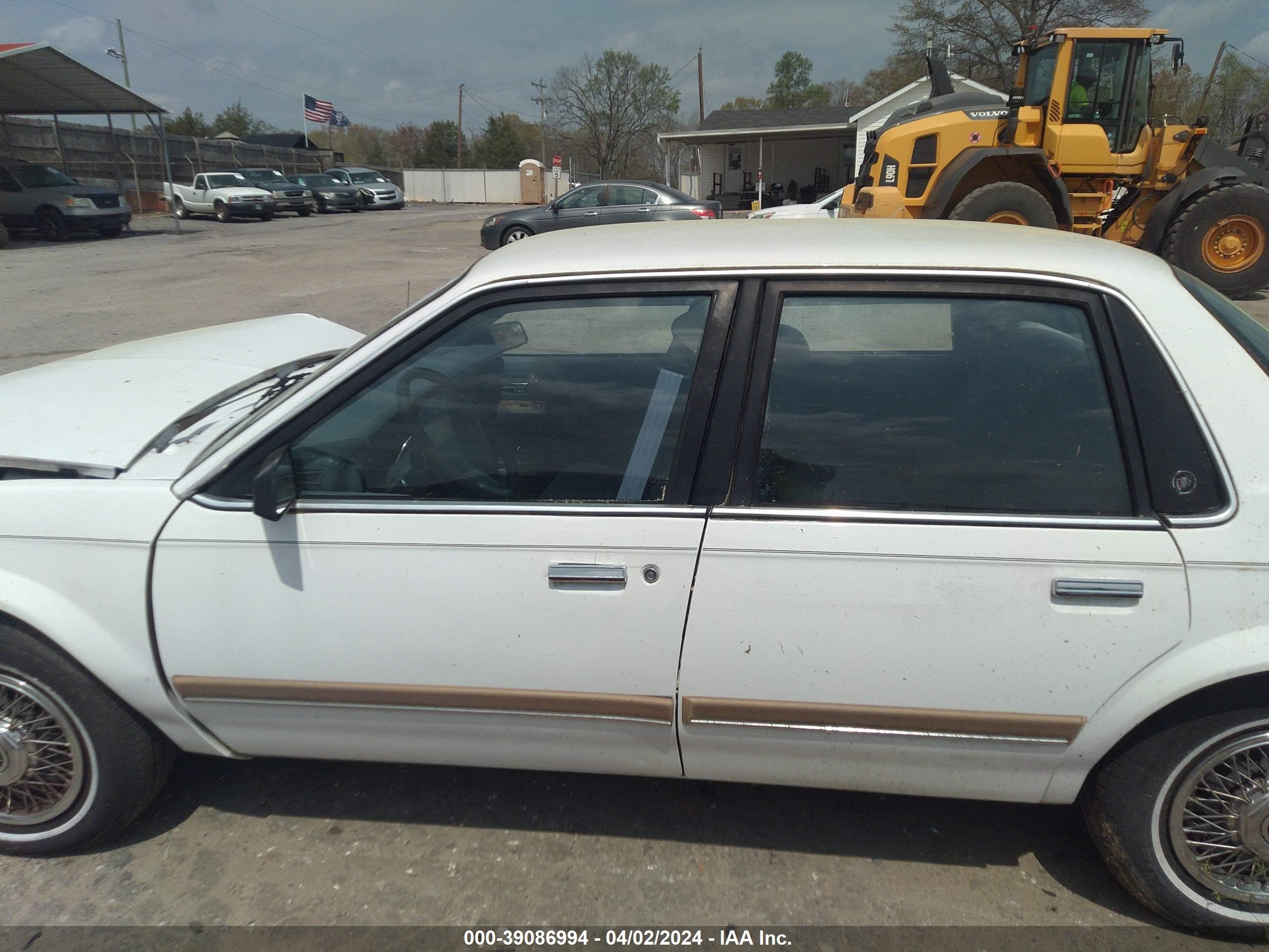 Photo 13 VIN: 1G4AG55M9S6446216 - BUICK CENTURY 