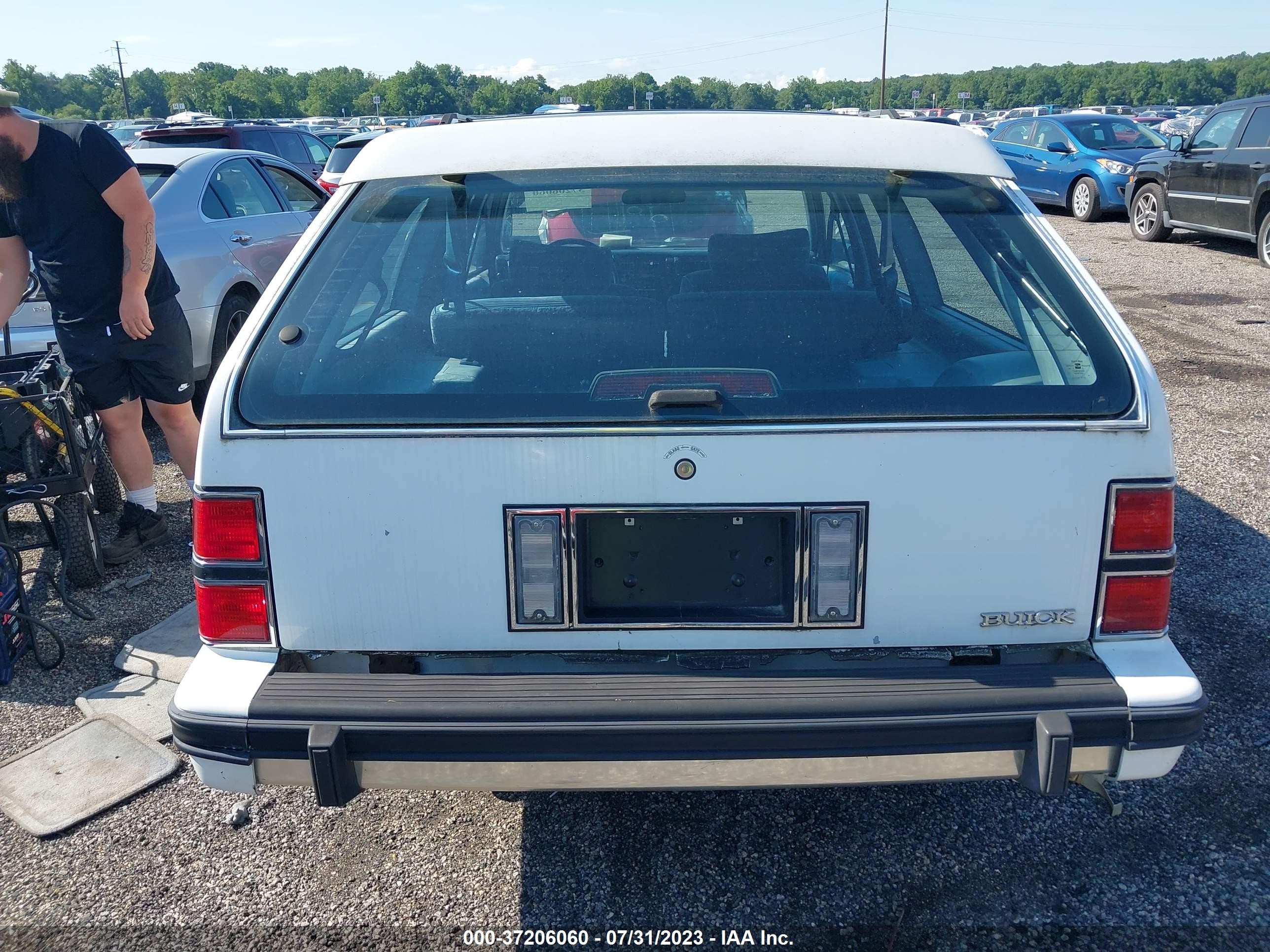 Photo 15 VIN: 1G4AG85N5P6414607 - BUICK CENTURY 