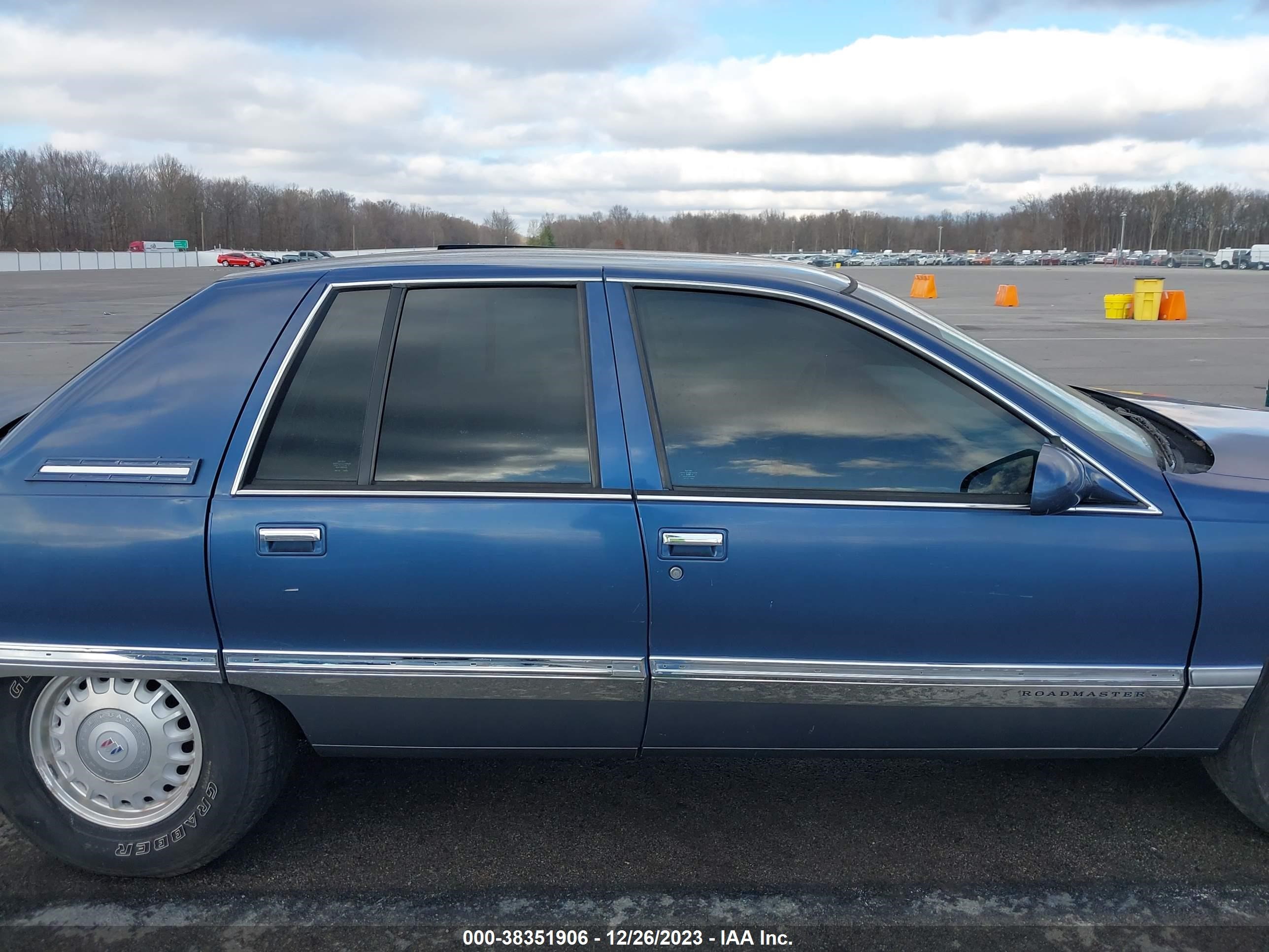 Photo 12 VIN: 1G4BN52P1SR417249 - BUICK ROADMASTER 