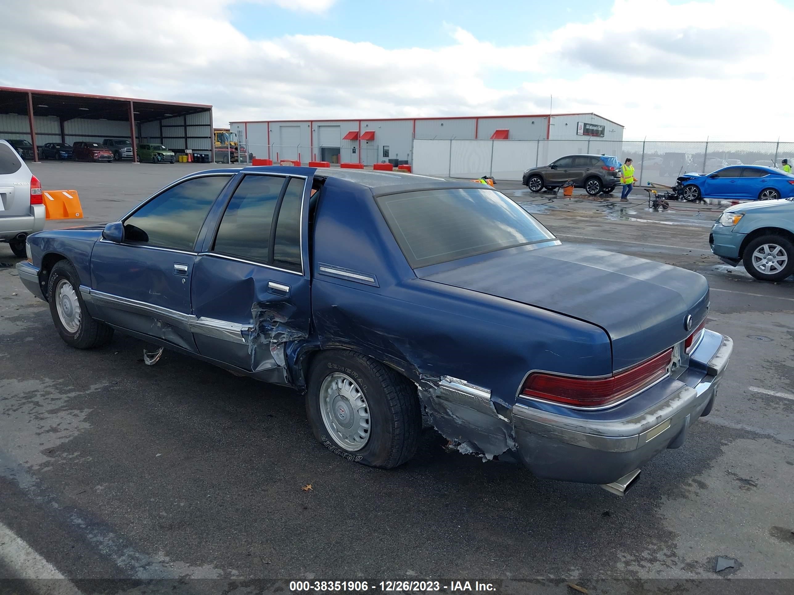 Photo 2 VIN: 1G4BN52P1SR417249 - BUICK ROADMASTER 