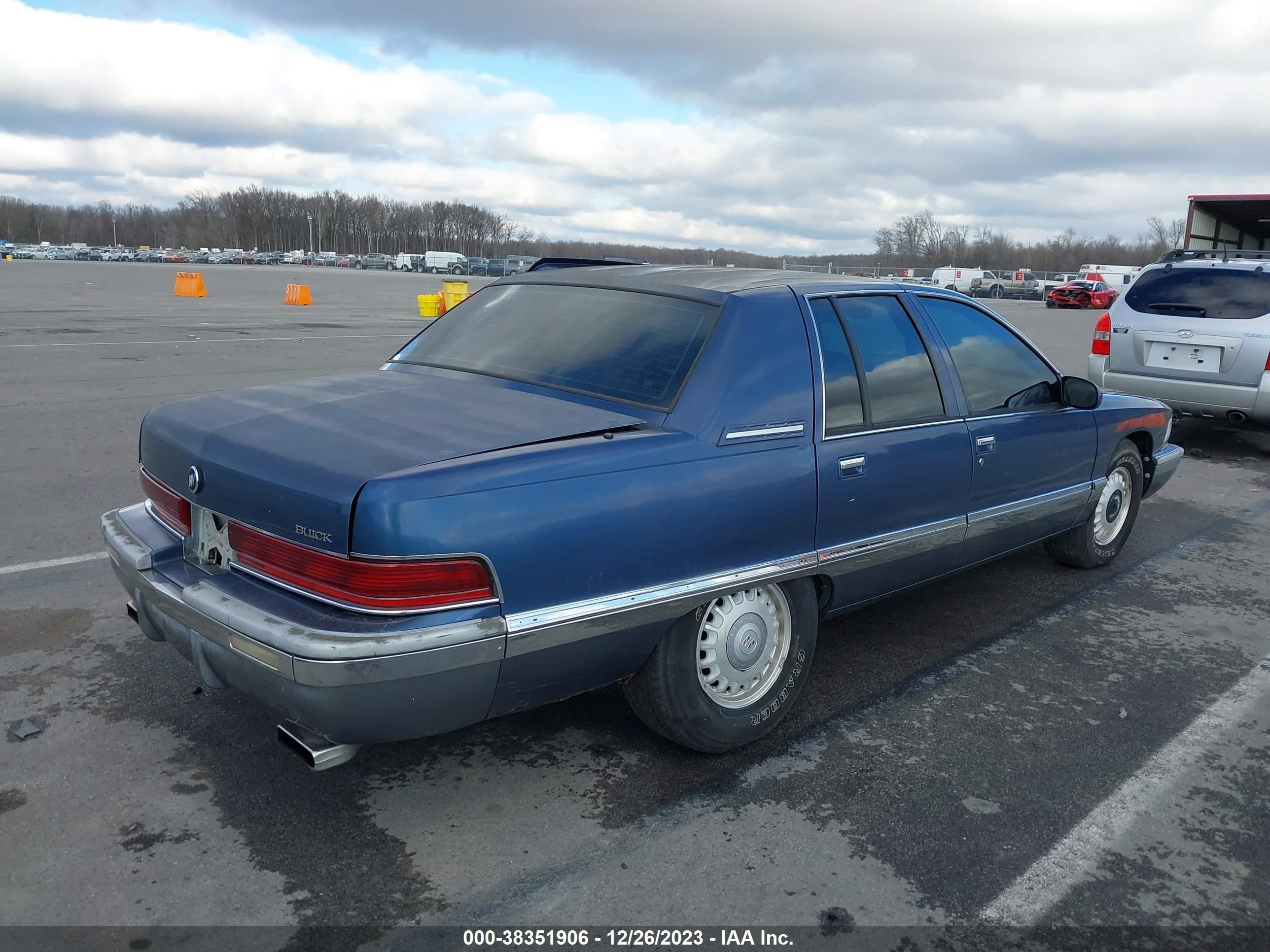 Photo 3 VIN: 1G4BN52P1SR417249 - BUICK ROADMASTER 