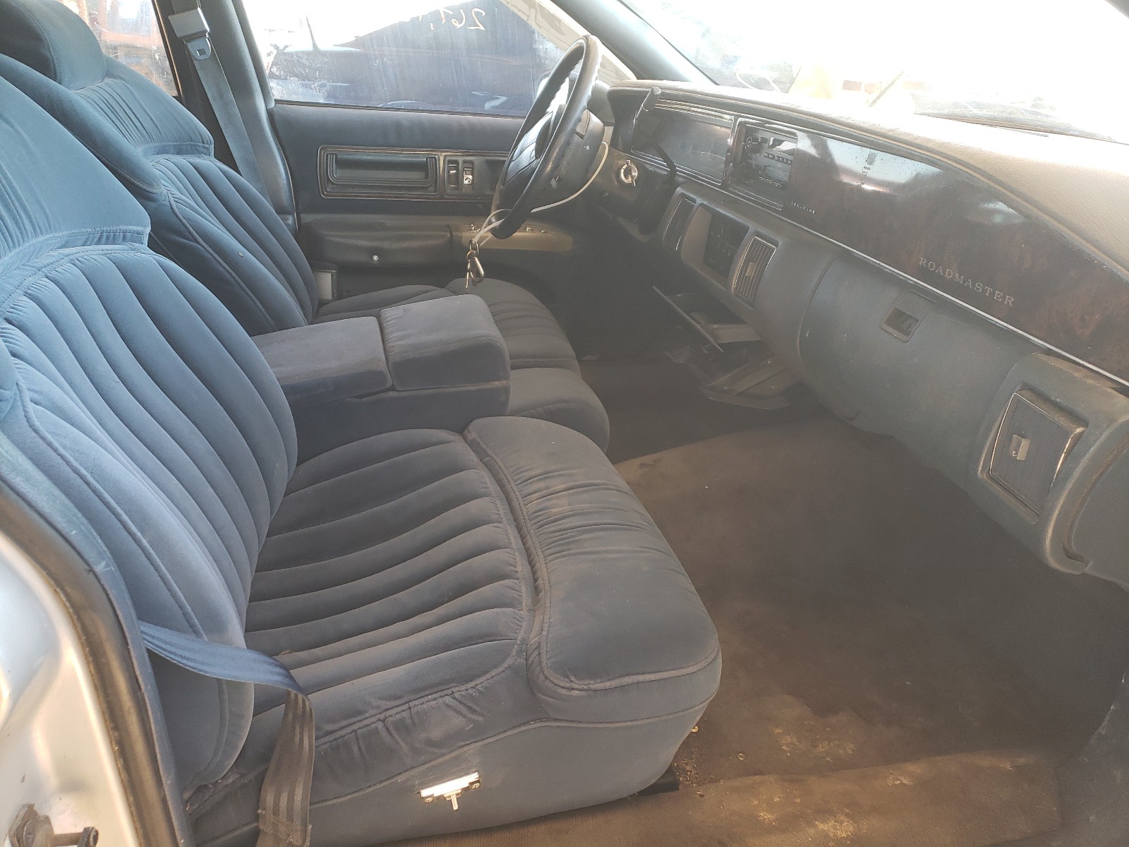 Photo 4 VIN: 1G4BN5373NR468741 - BUICK ROADMASTER 