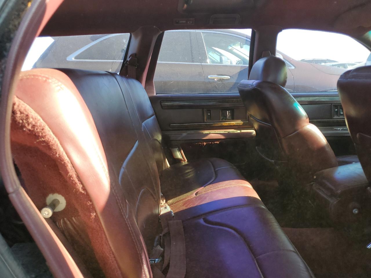 Photo 9 VIN: 1G4BR82P5TR409128 - BUICK ROADMASTER 