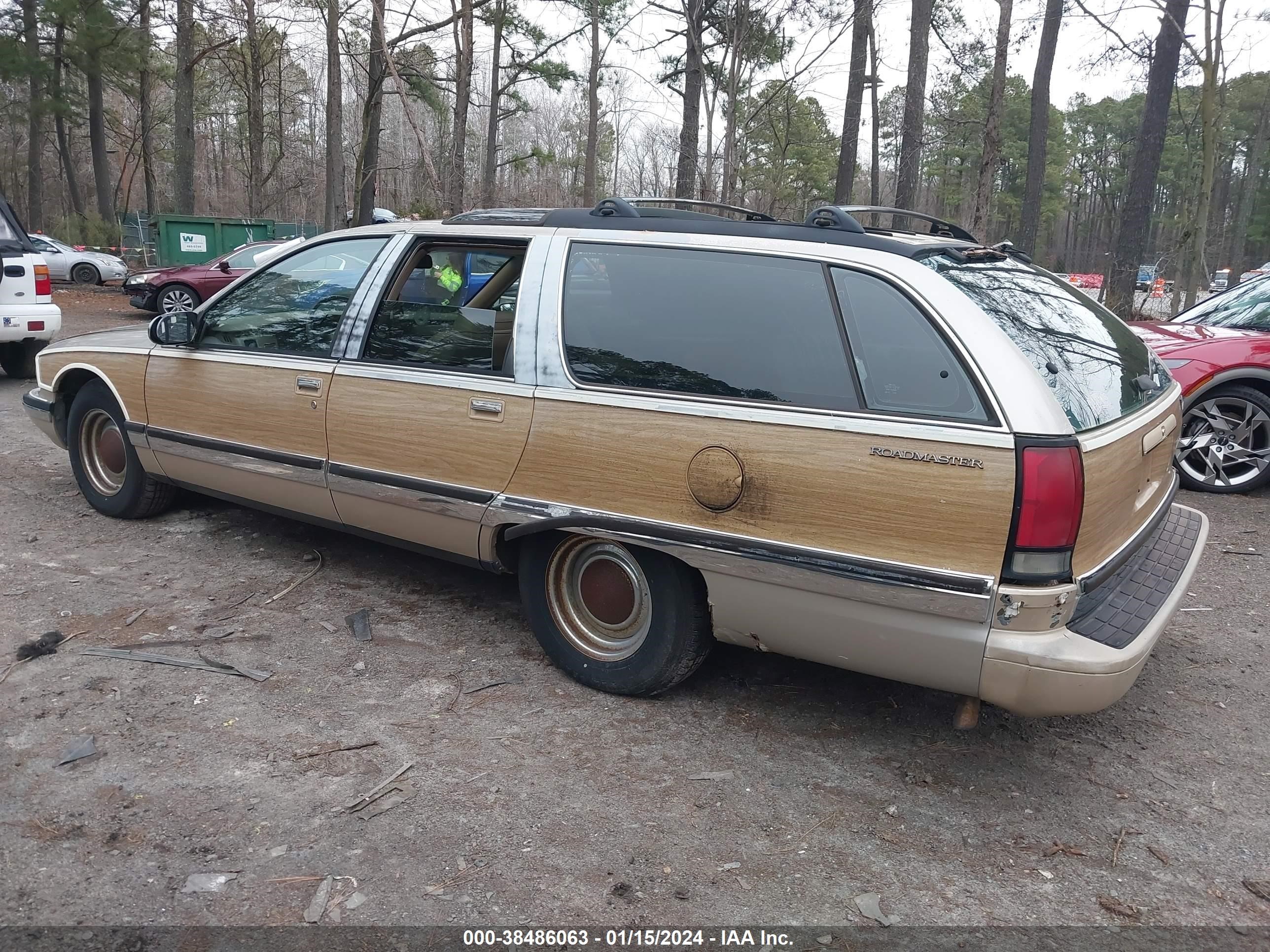 Photo 2 VIN: 1G4BR82P8TR418986 - BUICK ROADMASTER 