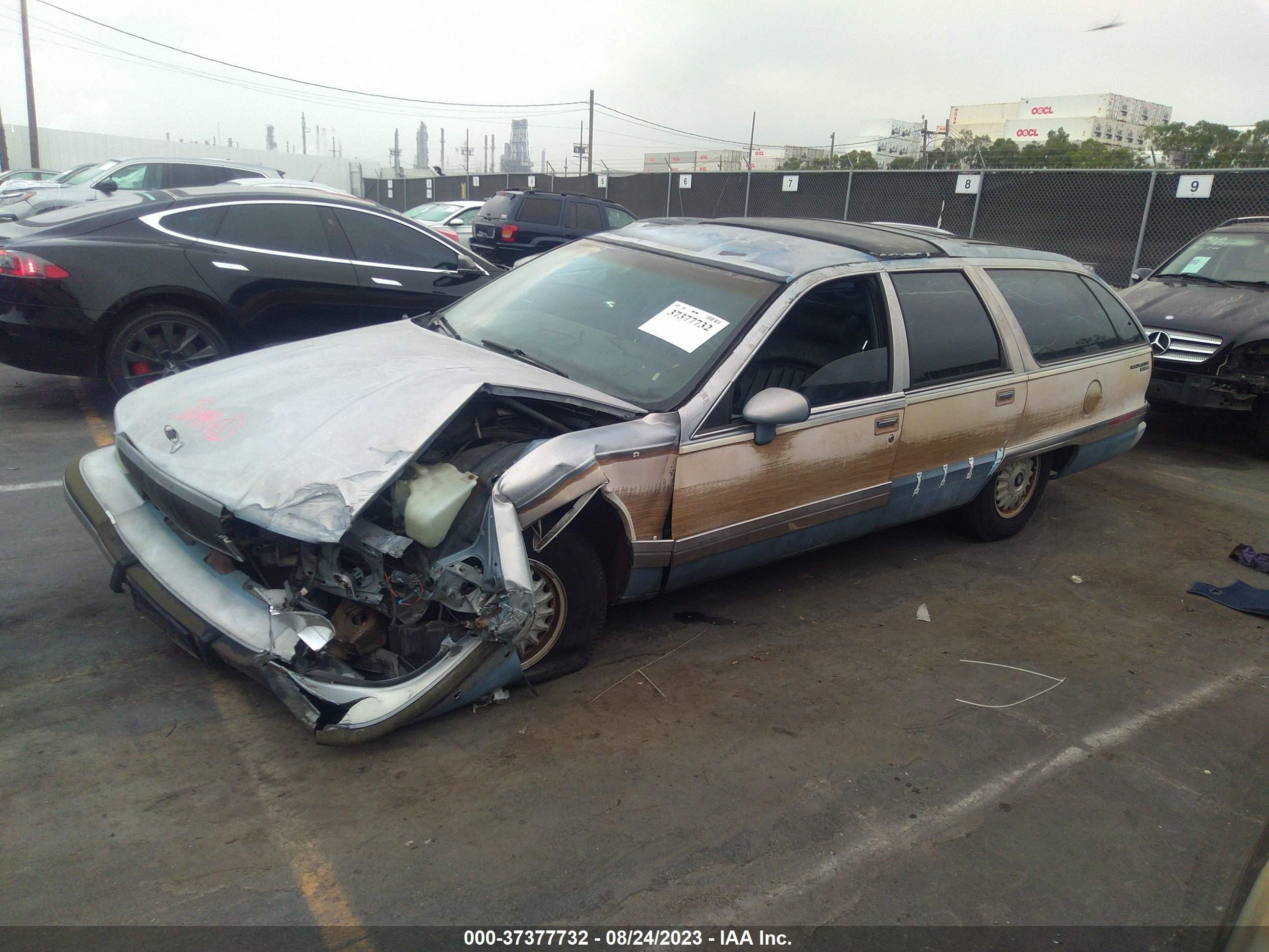 Photo 1 VIN: 1G4BR8371NW405841 - BUICK ROADMASTER 