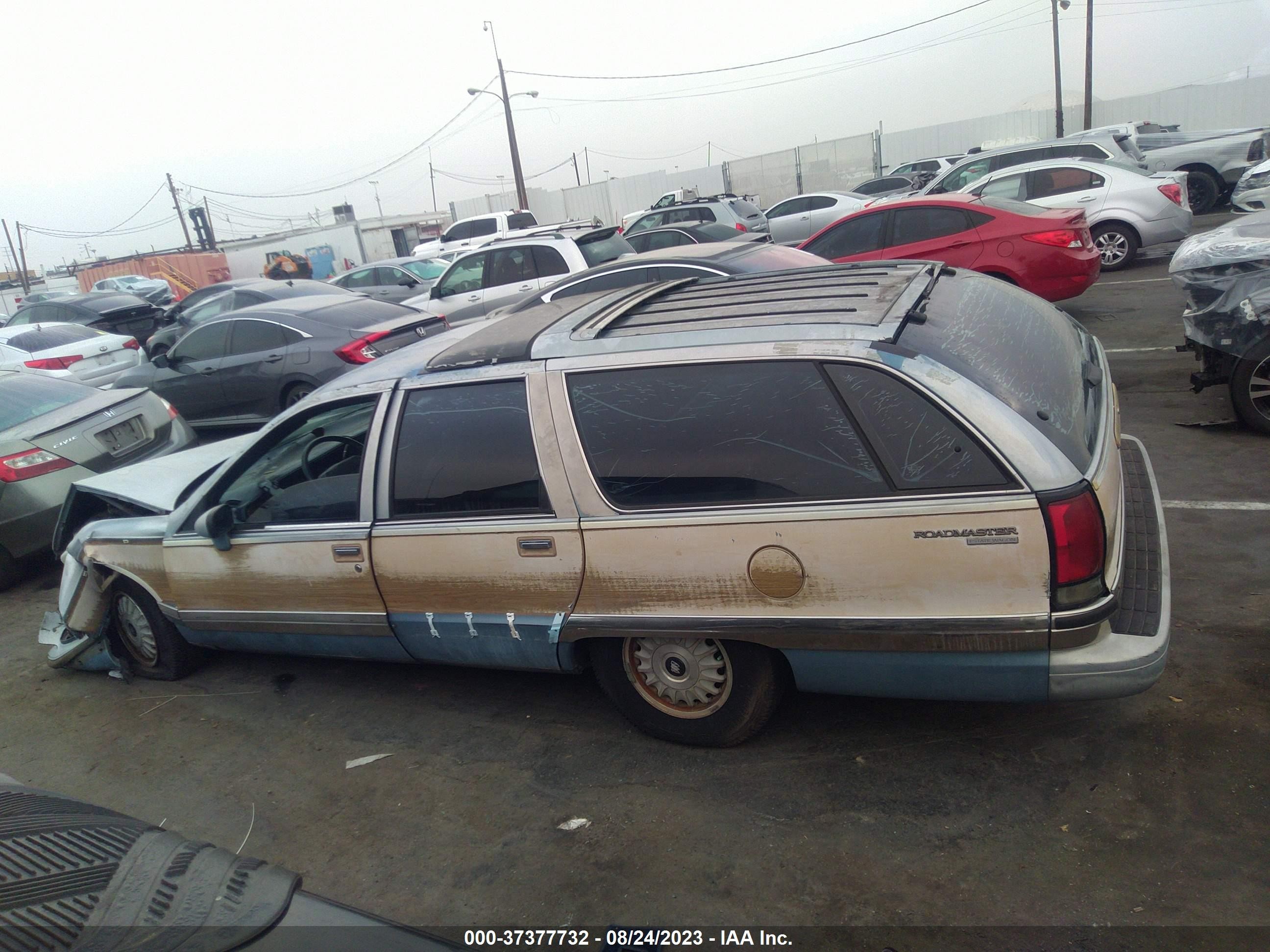 Photo 13 VIN: 1G4BR8371NW405841 - BUICK ROADMASTER 