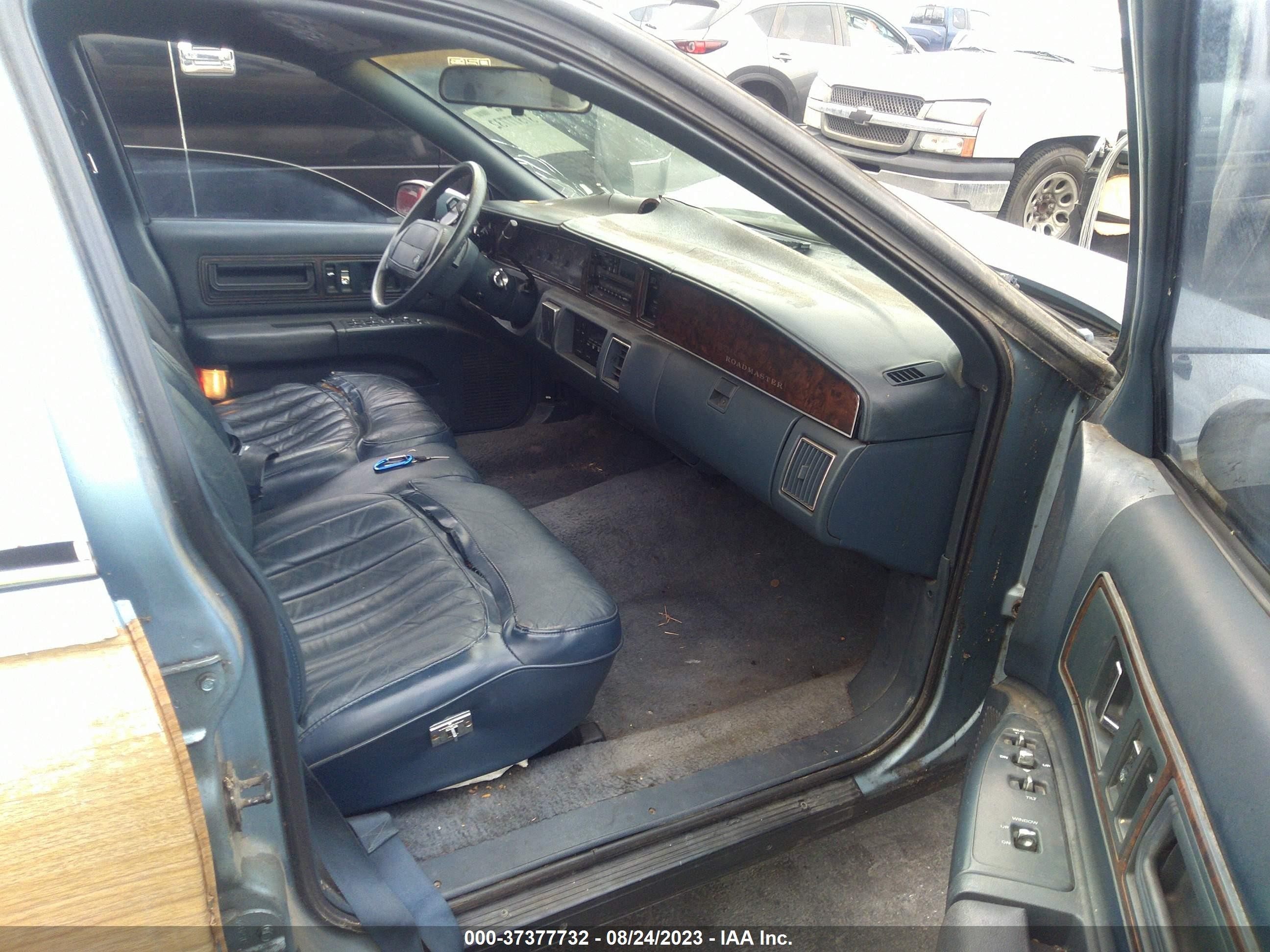 Photo 4 VIN: 1G4BR8371NW405841 - BUICK ROADMASTER 