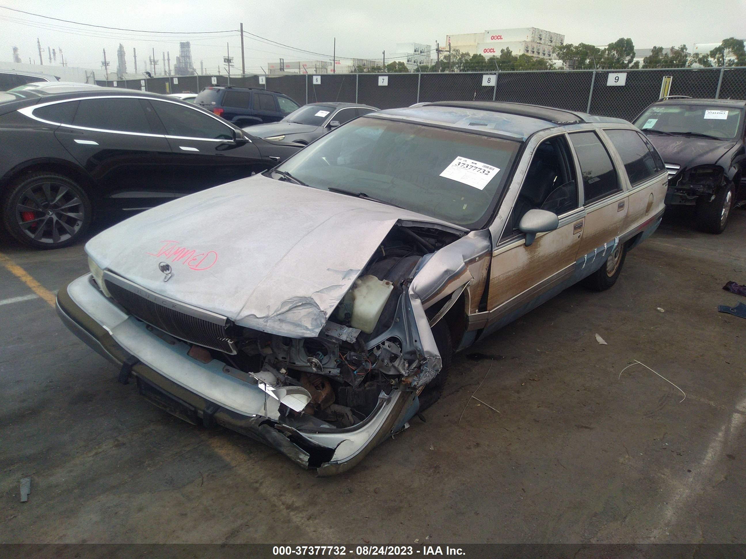 Photo 5 VIN: 1G4BR8371NW405841 - BUICK ROADMASTER 