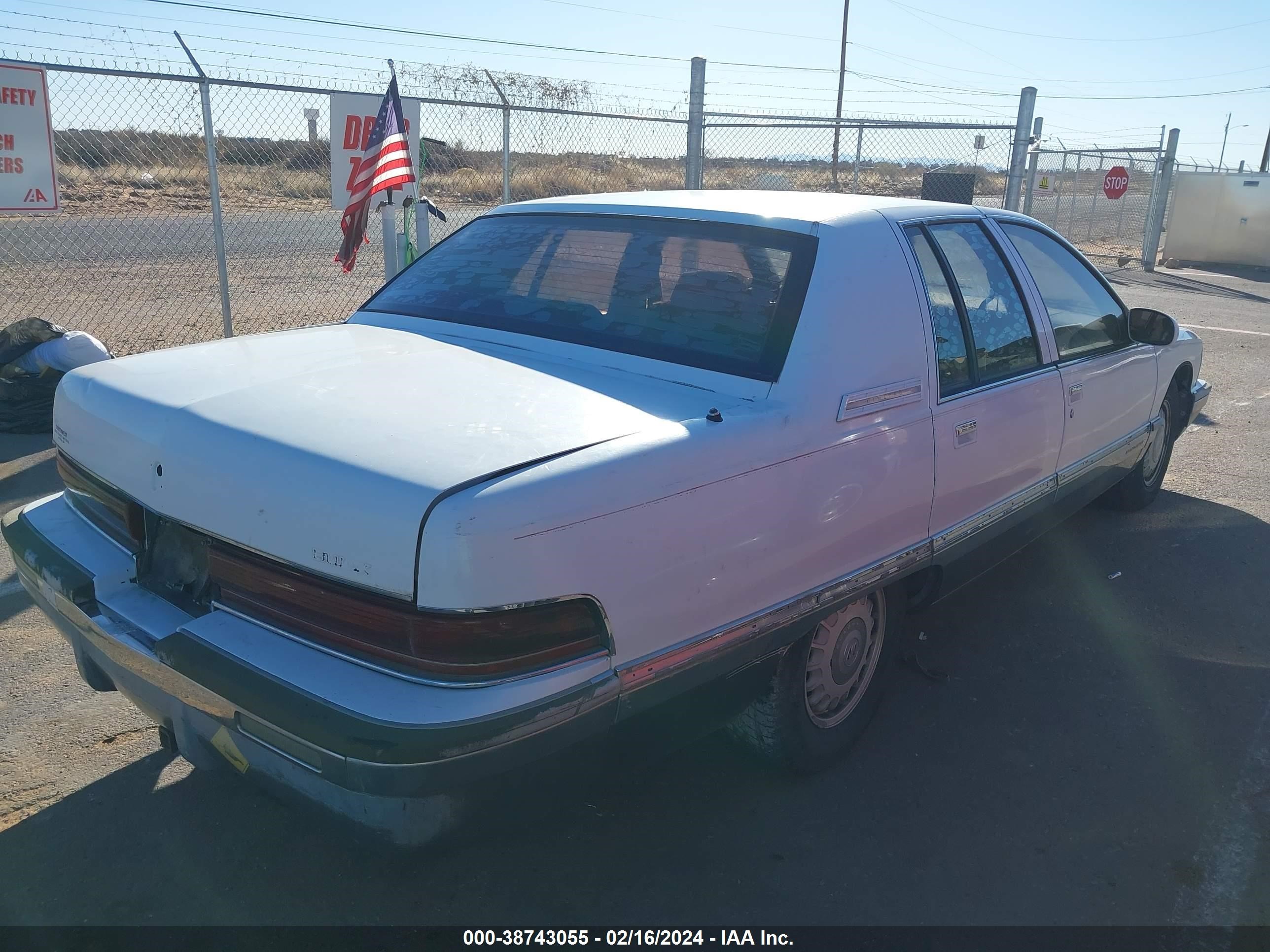 Photo 3 VIN: 1G4BT52P0SR410735 - BUICK ROADMASTER 