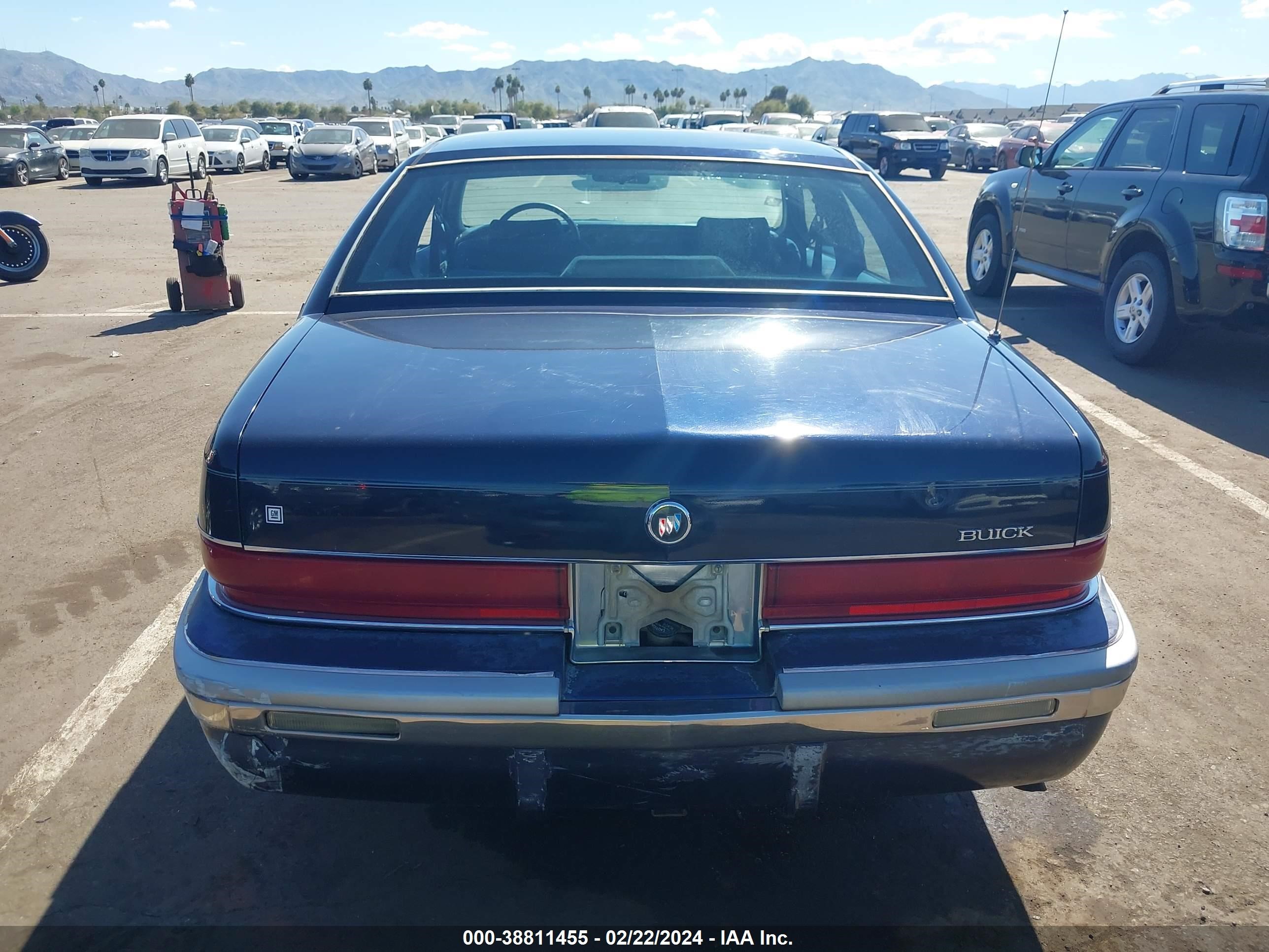 Photo 15 VIN: 1G4BT5373NR419111 - BUICK ROADMASTER 