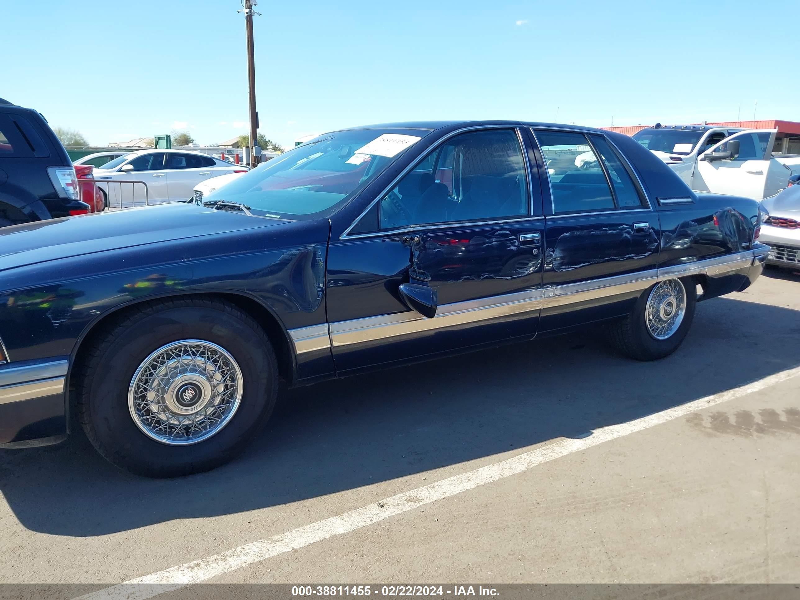 Photo 5 VIN: 1G4BT5373NR419111 - BUICK ROADMASTER 