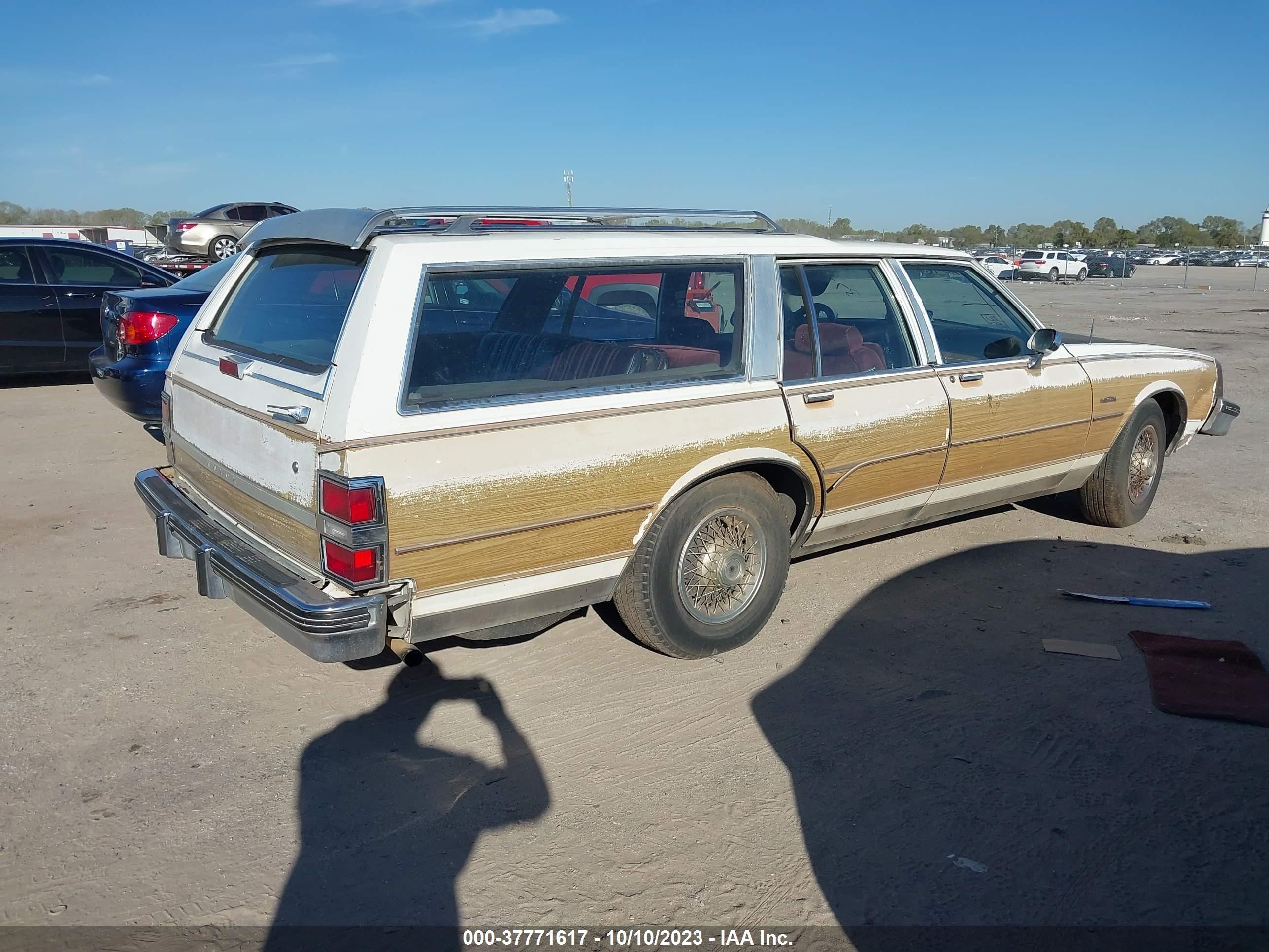 Photo 3 VIN: 1G4BV81Y9JA405696 - BUICK ELECTRA 