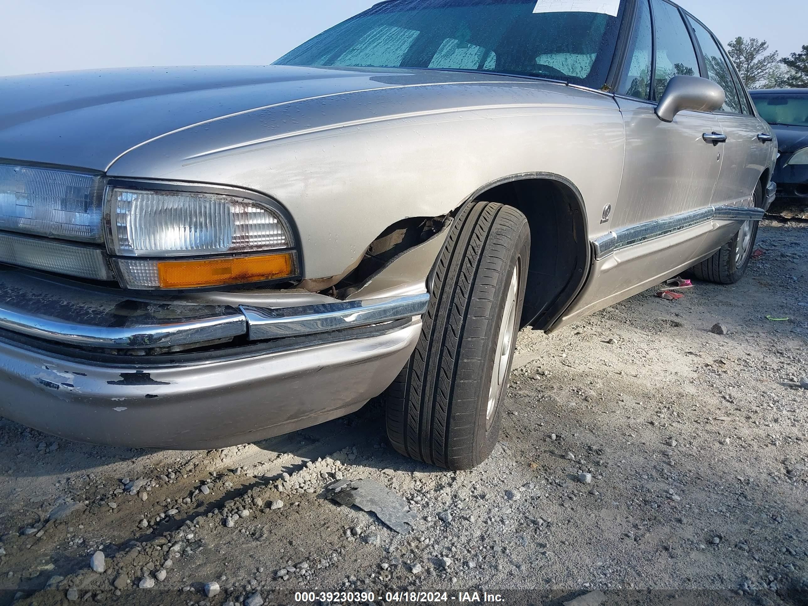 Photo 5 VIN: 1G4CU5210TH629506 - BUICK PARK AVENUE 