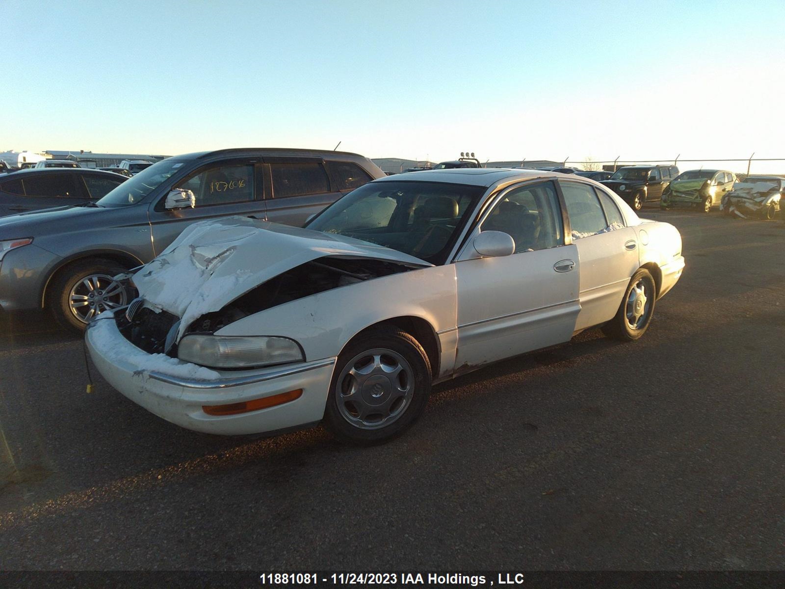 Photo 1 VIN: 1G4CU5218W4660482 - BUICK PARK AVENUE 