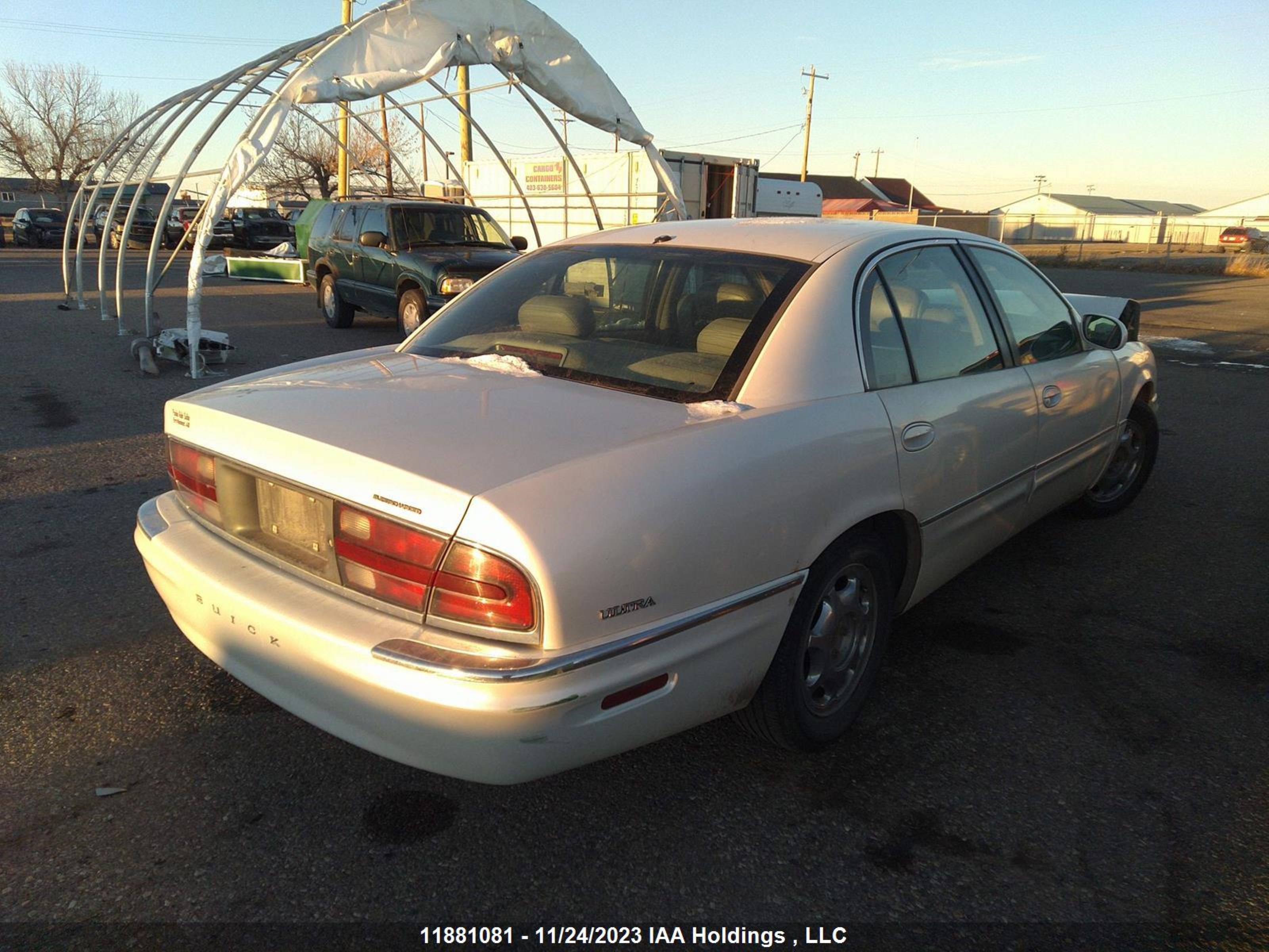 Photo 3 VIN: 1G4CU5218W4660482 - BUICK PARK AVENUE 