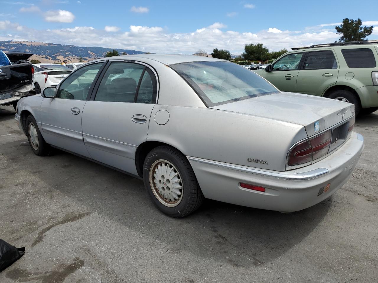 Photo 13 VIN: 1G4CU5219V4622189 - BUICK PARK AVENU 