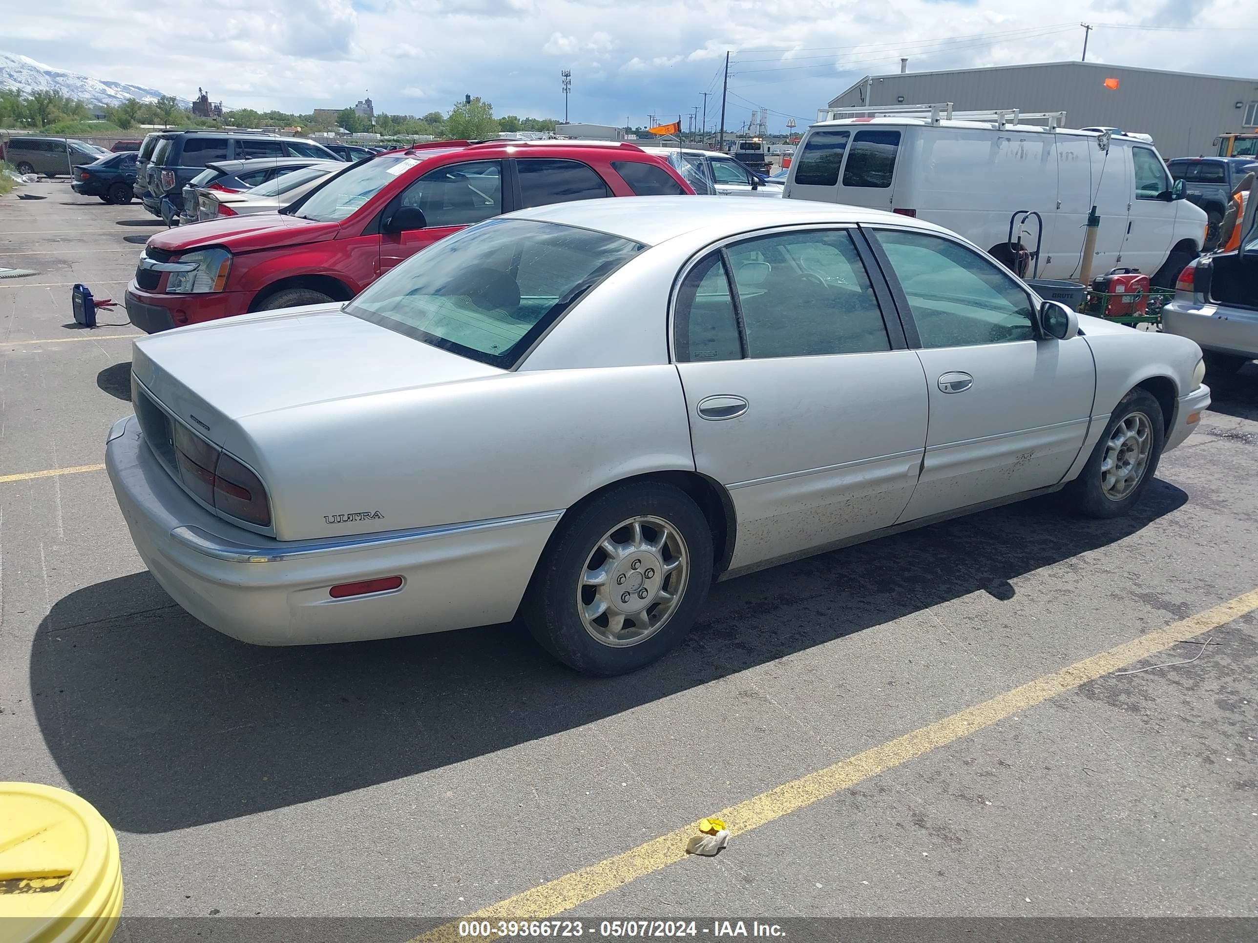 Photo 3 VIN: 1G4CU521XY4157961 - BUICK PARK AVENUE 