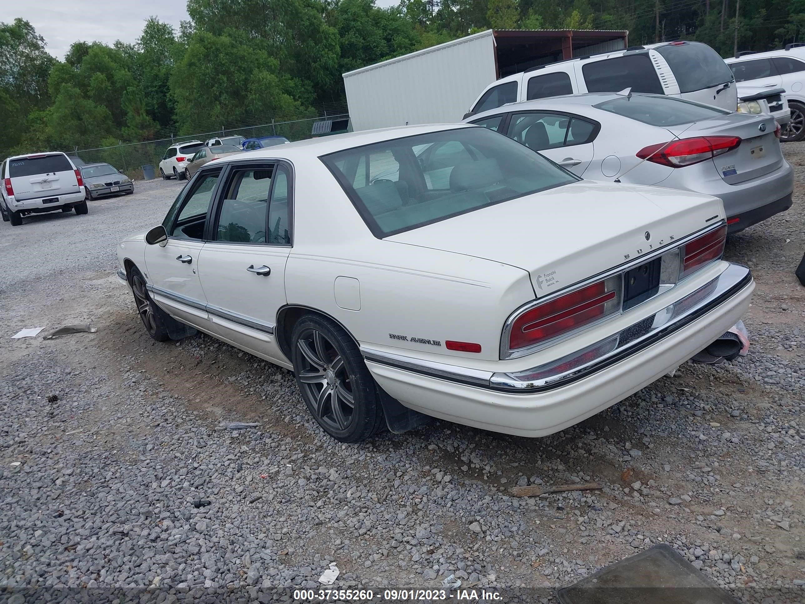 Photo 2 VIN: 1G4CU5319N1665124 - BUICK PARK AVENUE 