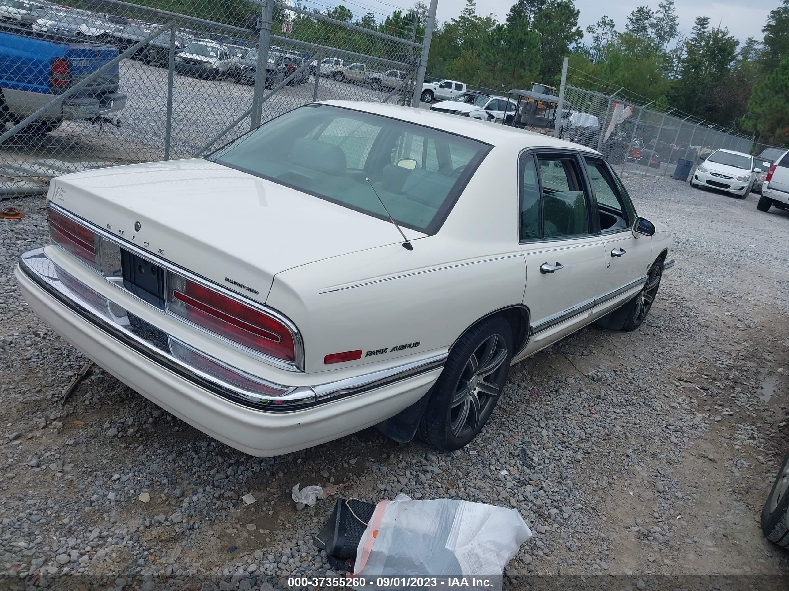 Photo 3 VIN: 1G4CU5319N1665124 - BUICK PARK AVENUE 