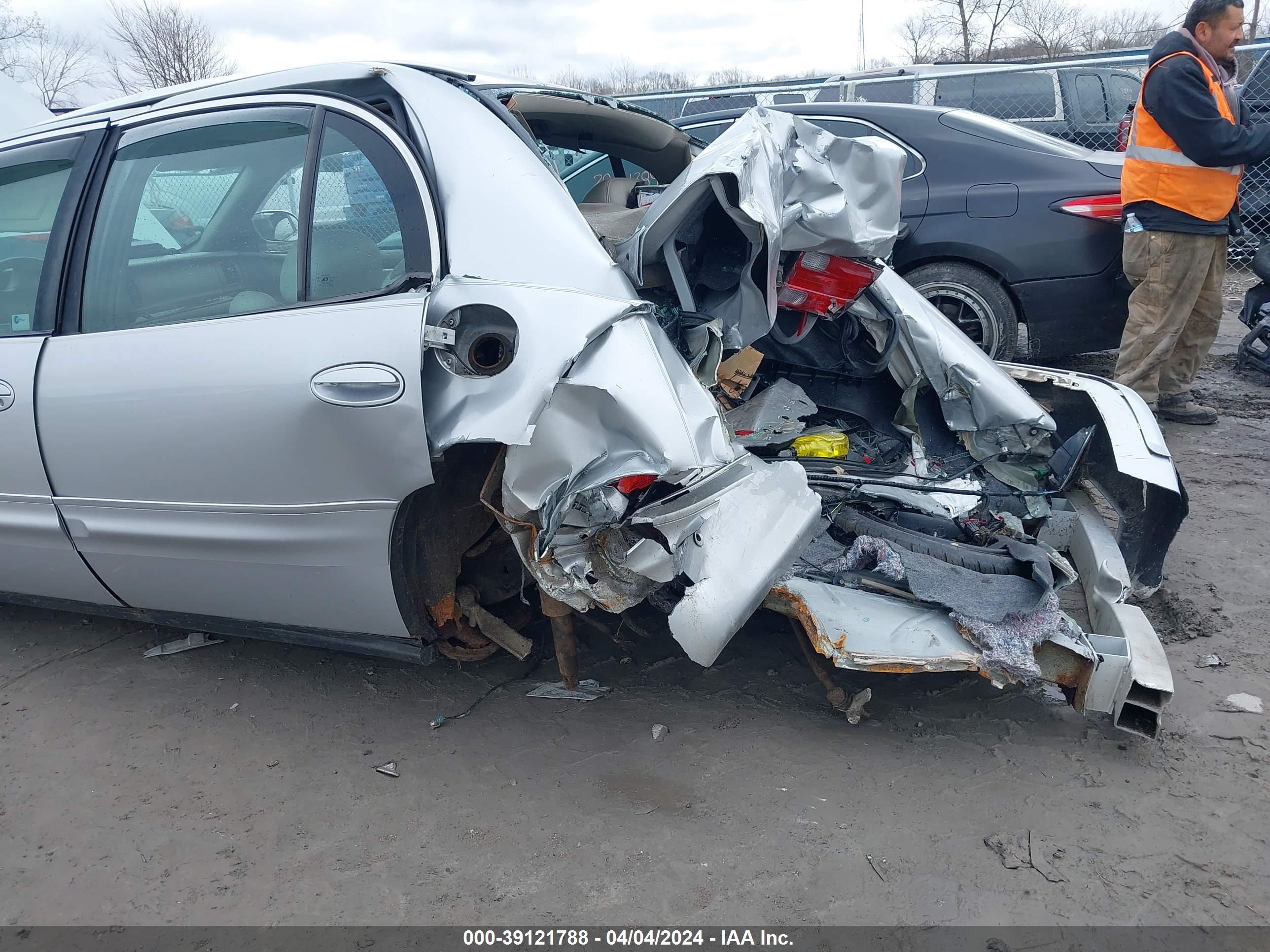 Photo 13 VIN: 1G4CU541334153630 - BUICK PARK AVENUE 