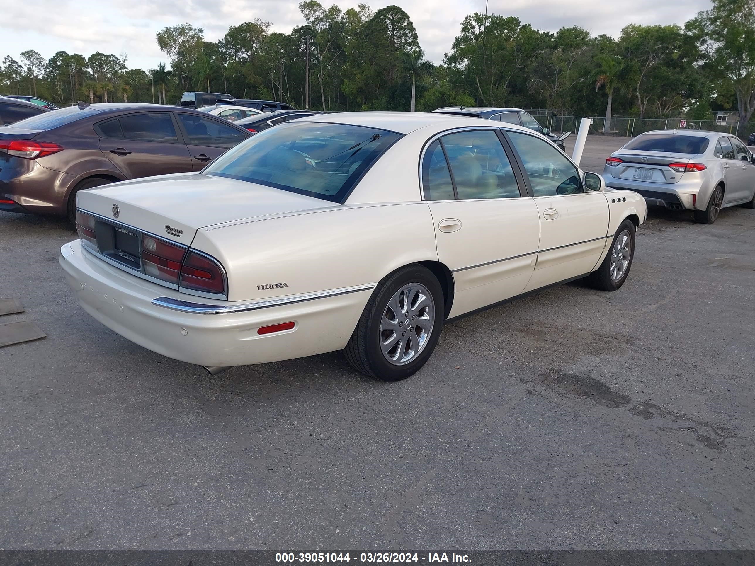 Photo 3 VIN: 1G4CU541534135551 - BUICK PARK AVENUE 