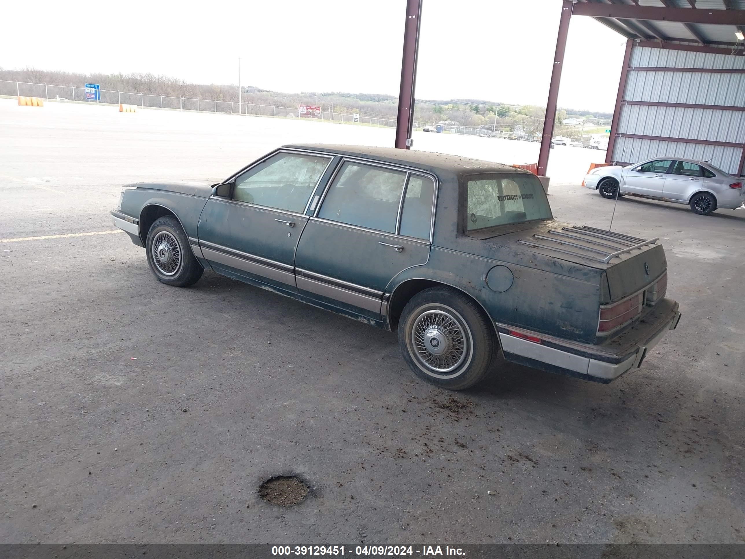 Photo 2 VIN: 1G4CW5134H1431671 - BUICK ELECTRA 