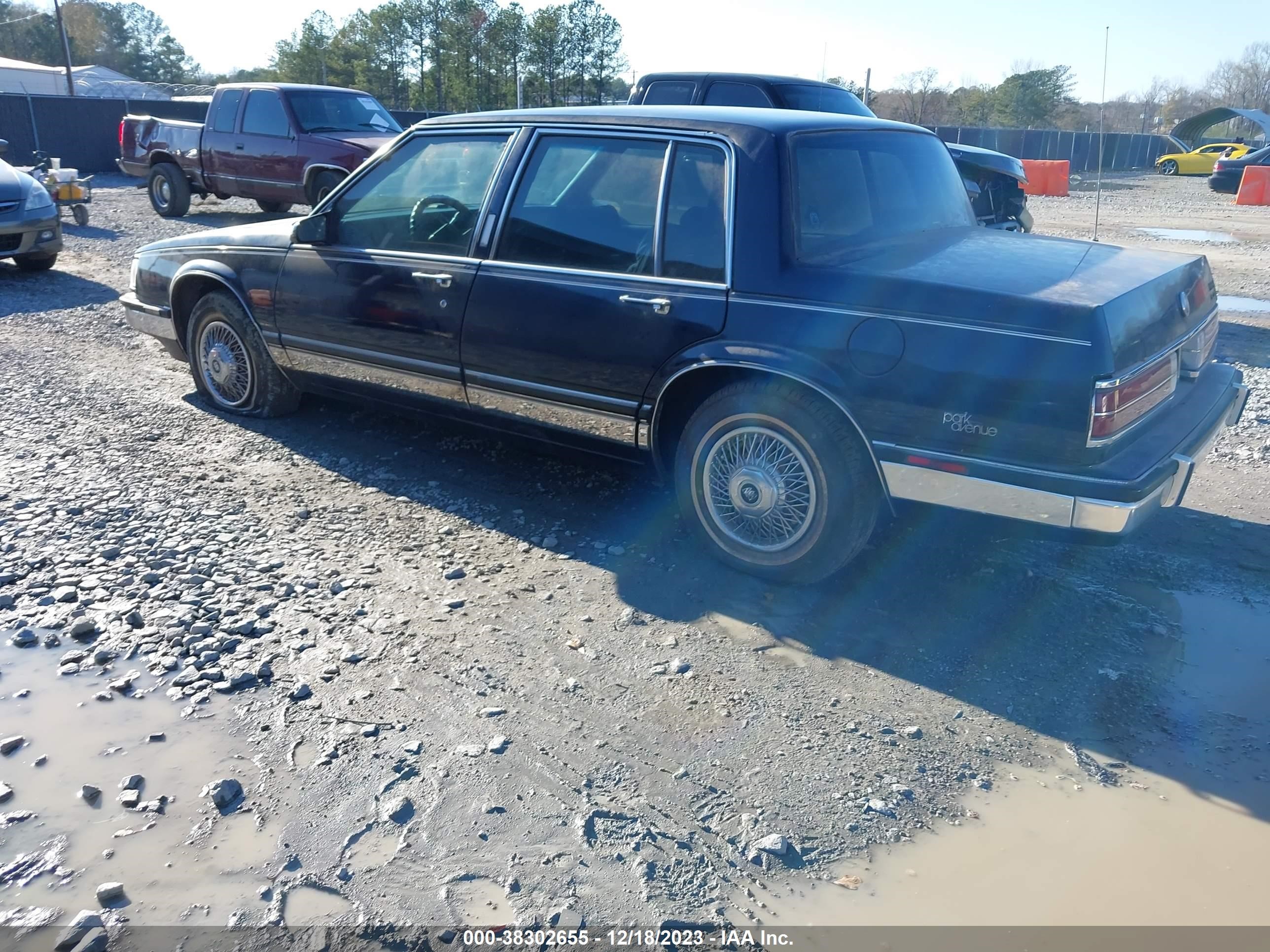 Photo 2 VIN: 1G4CW5138H1425579 - BUICK ELECTRA 