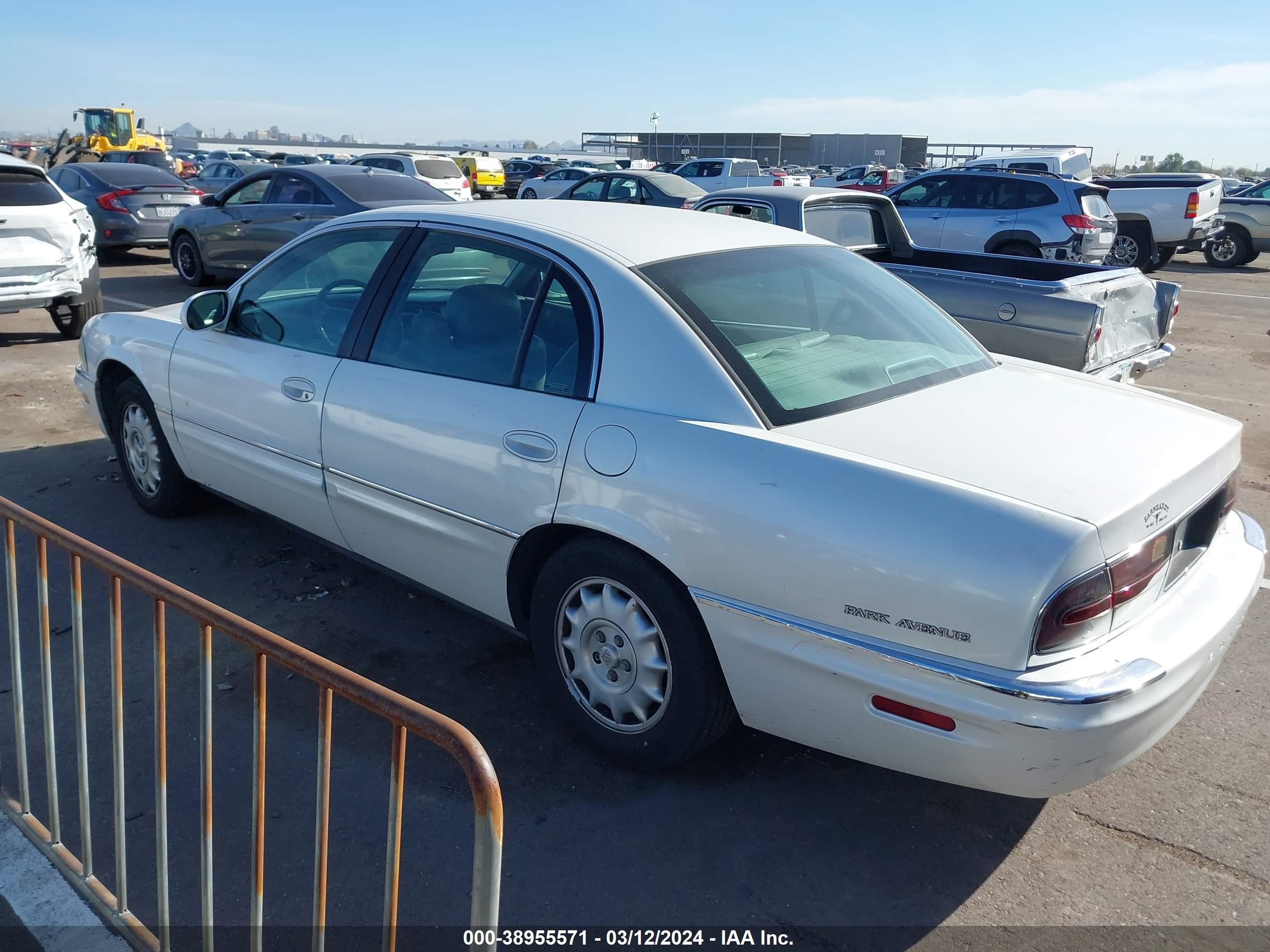 Photo 2 VIN: 1G4CW52K1Y4122910 - BUICK PARK AVENUE 