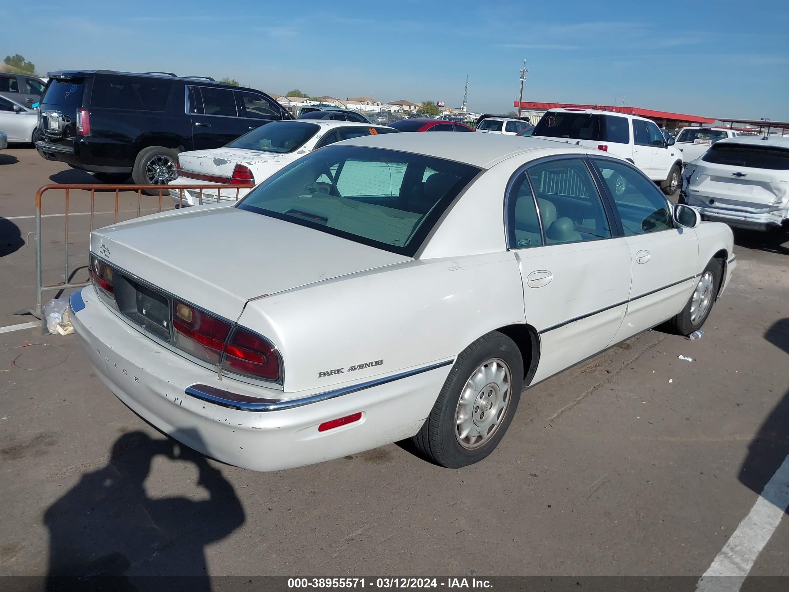 Photo 3 VIN: 1G4CW52K1Y4122910 - BUICK PARK AVENUE 