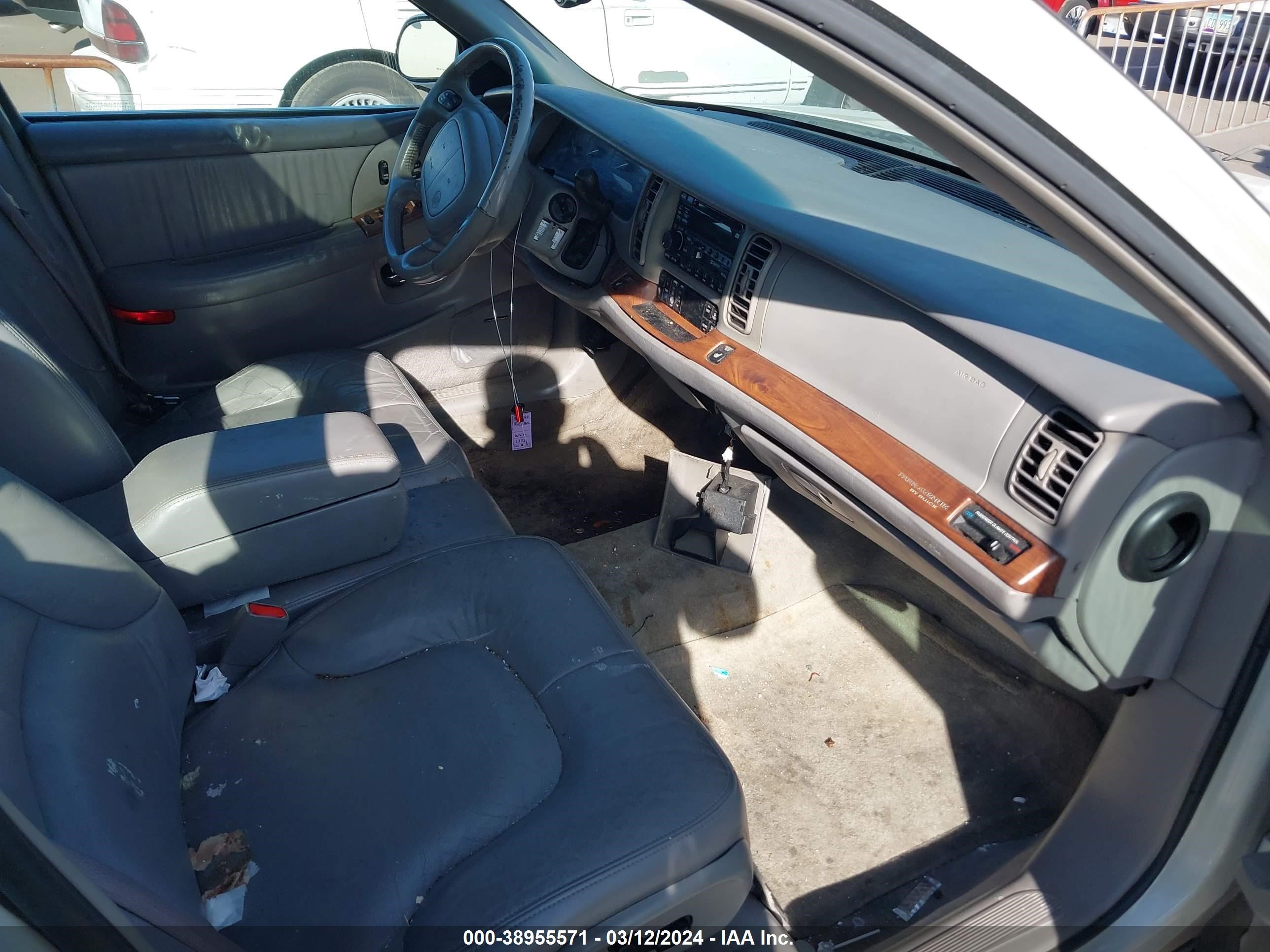 Photo 4 VIN: 1G4CW52K1Y4122910 - BUICK PARK AVENUE 