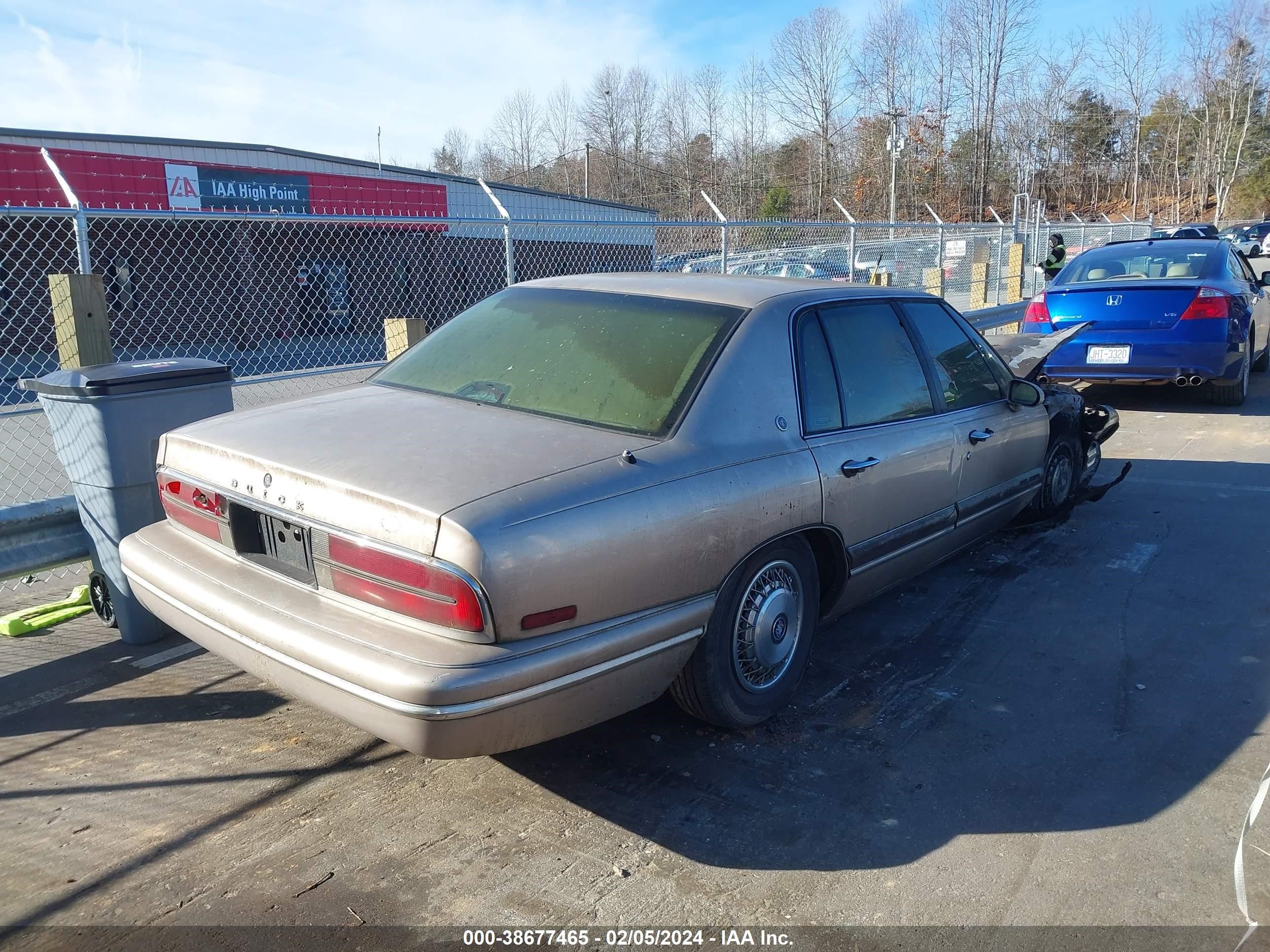 Photo 4 VIN: 1G4CW52K2SH660130 - BUICK PARK AVENUE 